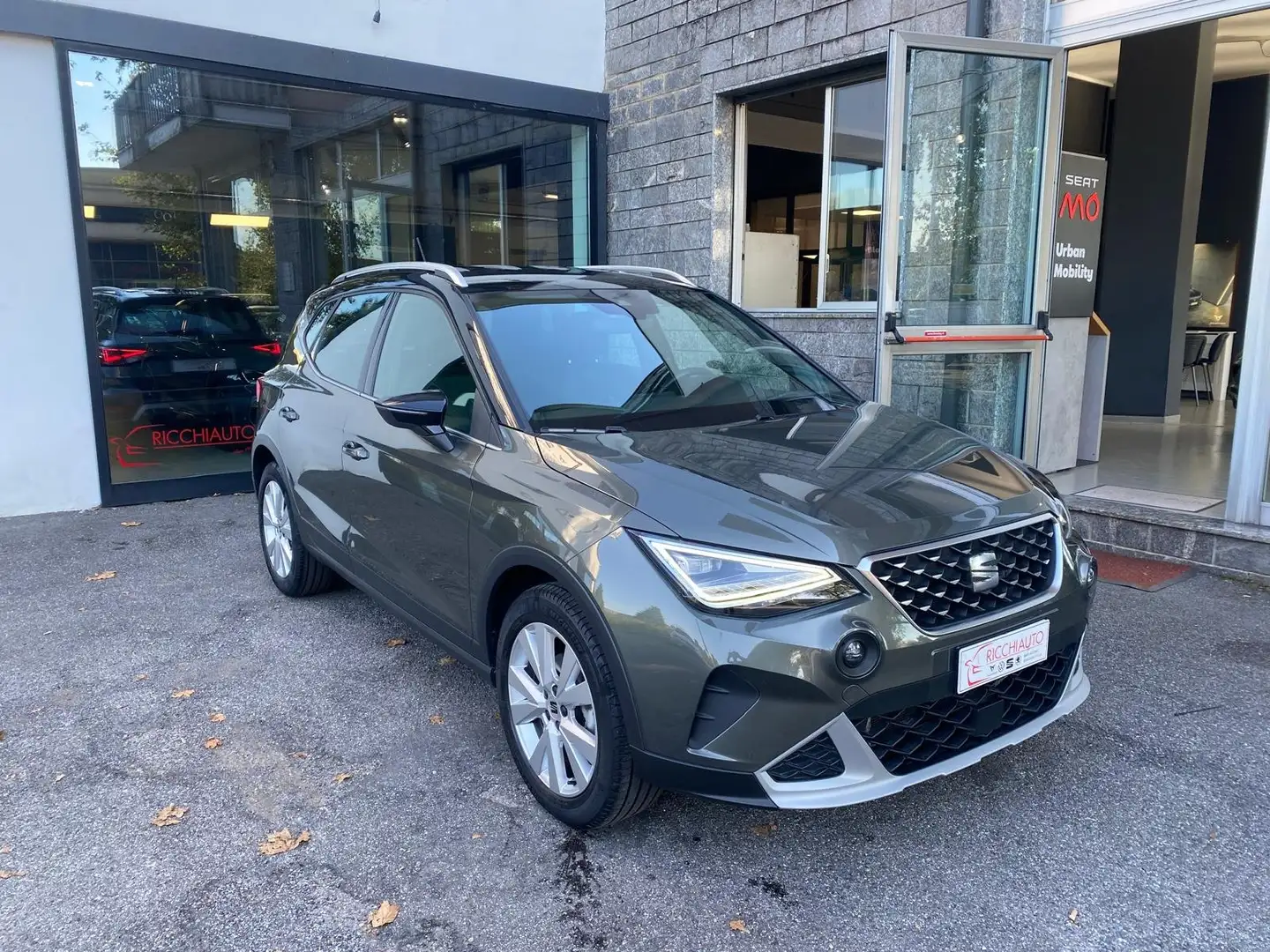 SEAT Arona Arona 1.0 ecotsi Xperience 110cv dsg Gris - 1