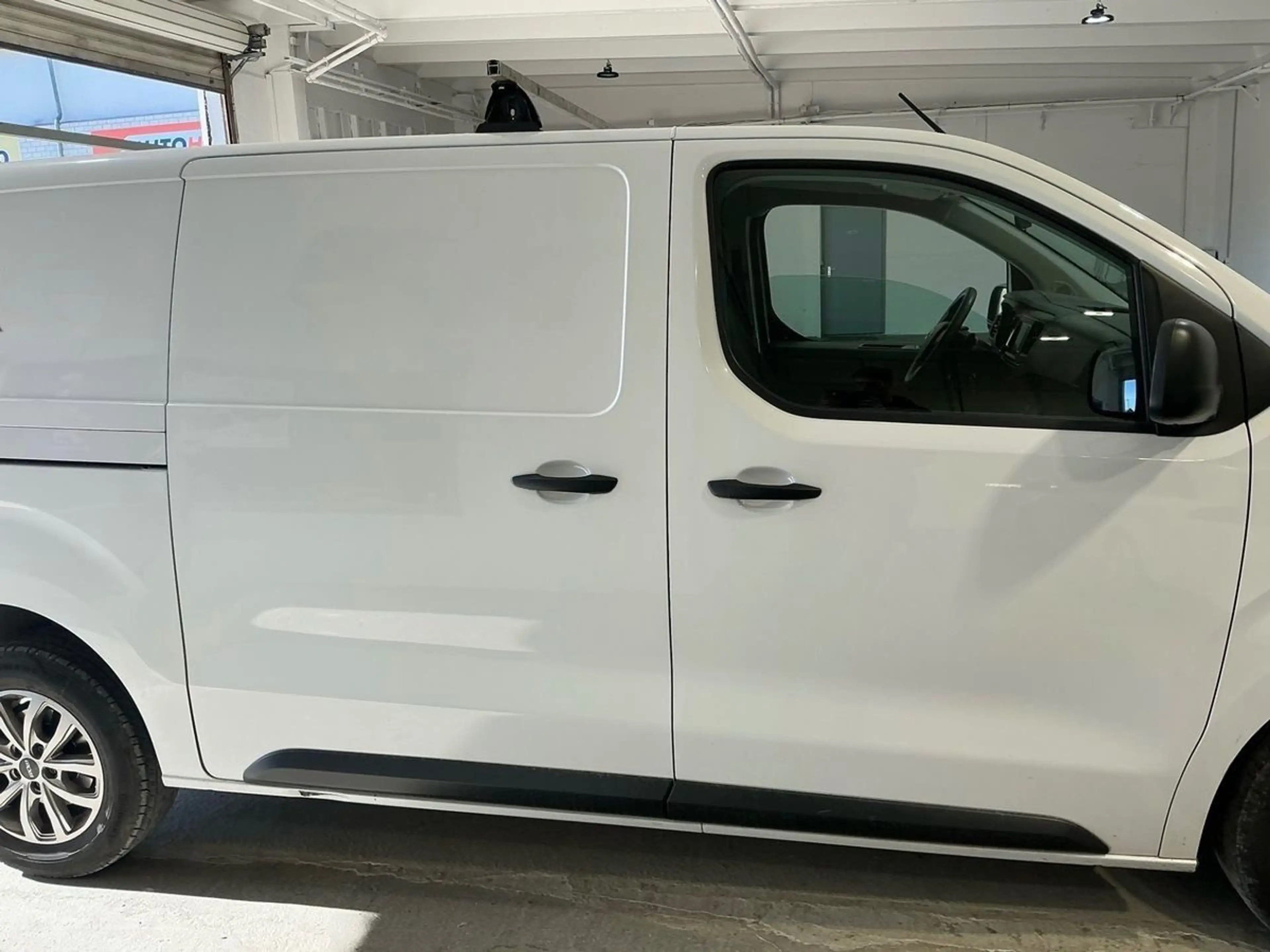 Toyota Proace L1 Meister AHK Navi CAM PDC CarPlay — photo 12