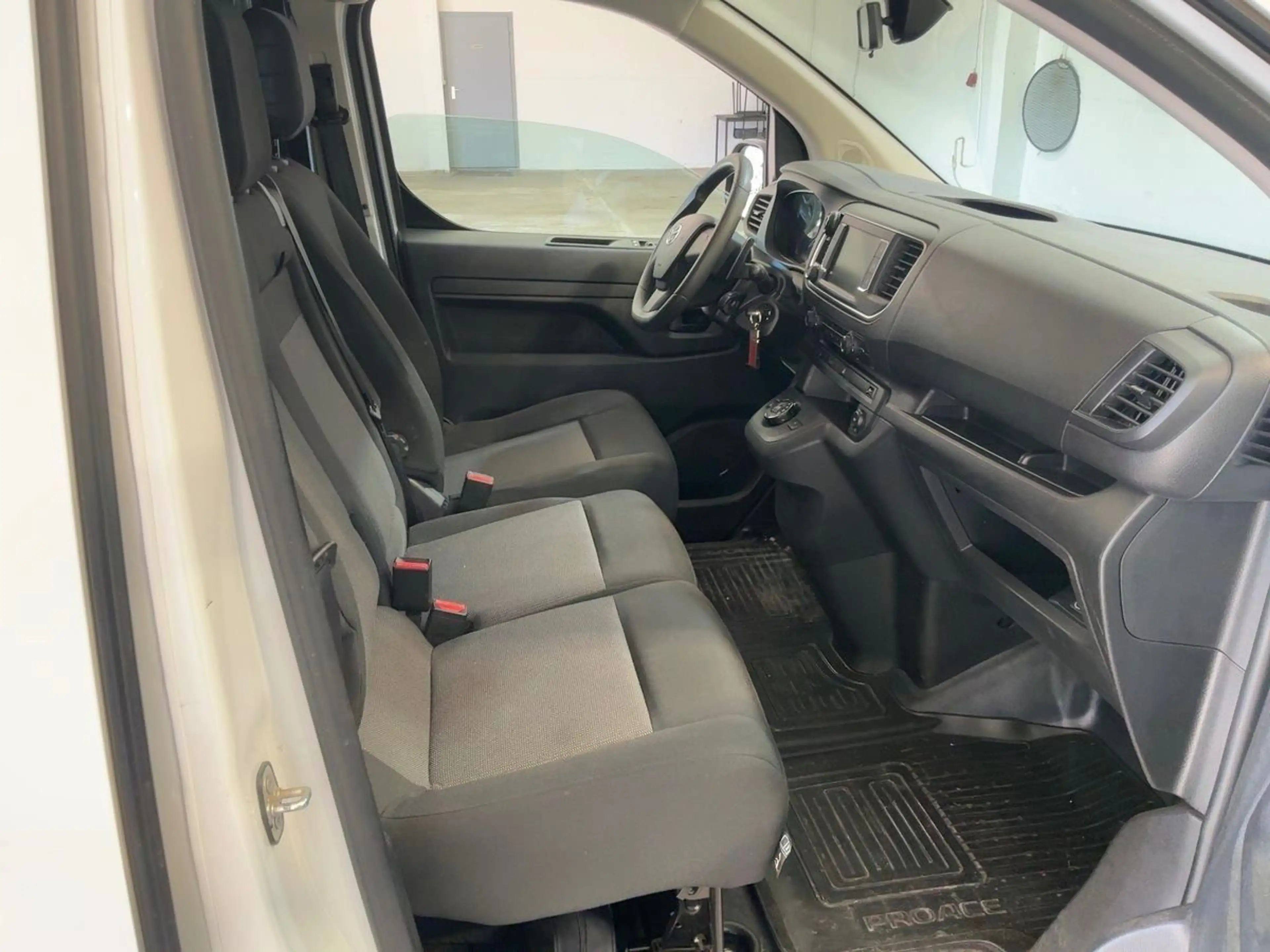 Toyota Proace L1 Meister AHK Navi CAM PDC CarPlay — photo 6