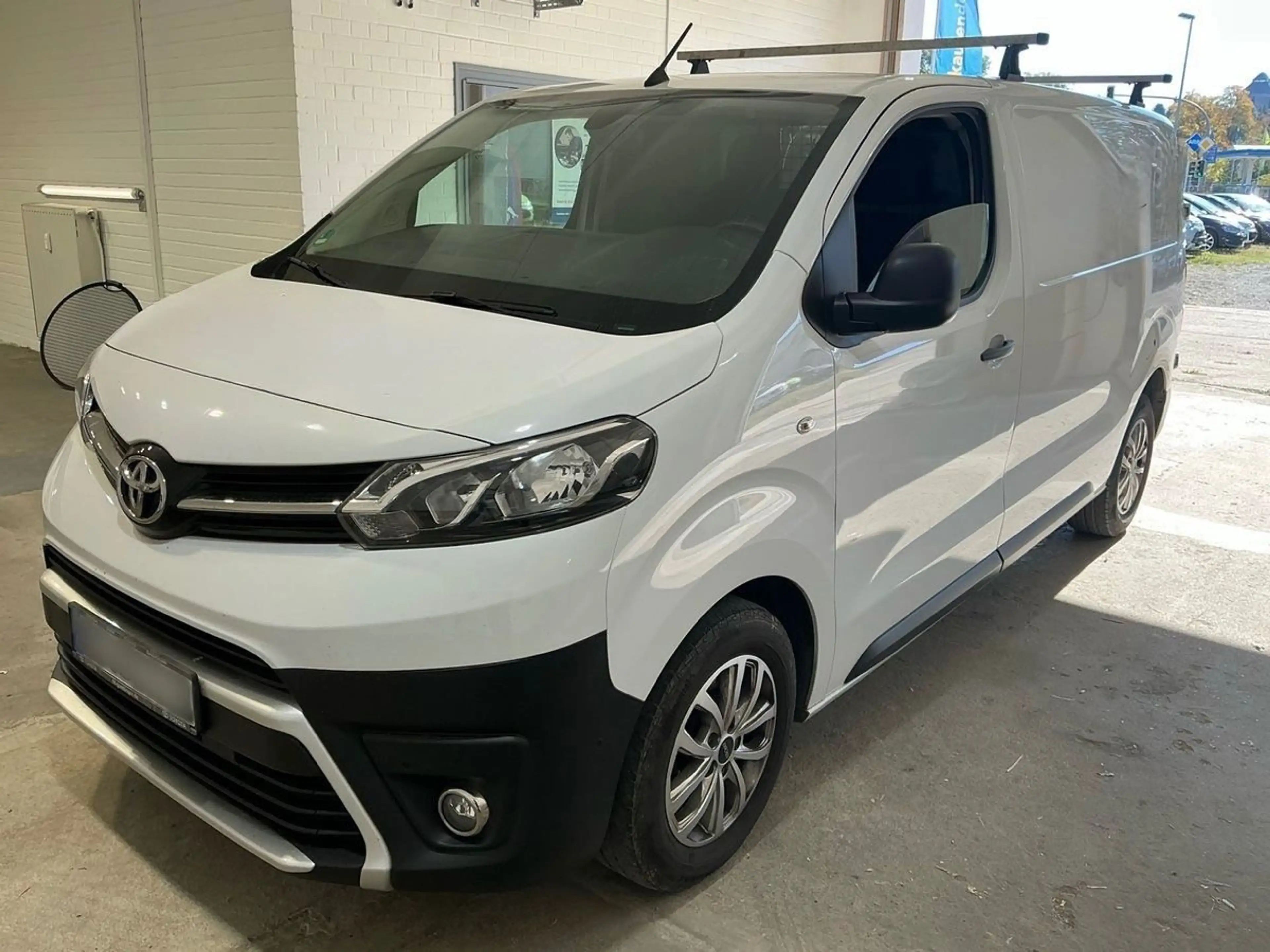Toyota Proace L1 Meister AHK Navi CAM PDC CarPlay