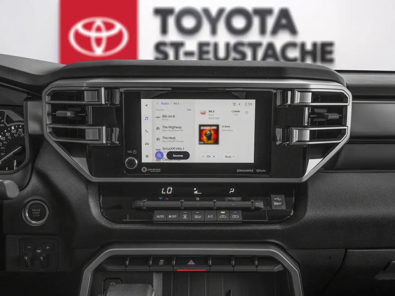 Toyota Tundra снимка Toyota Tundra