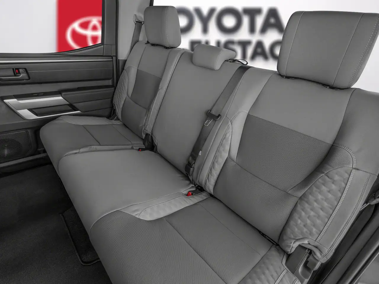 Toyota Tundra снимка Toyota Tundra