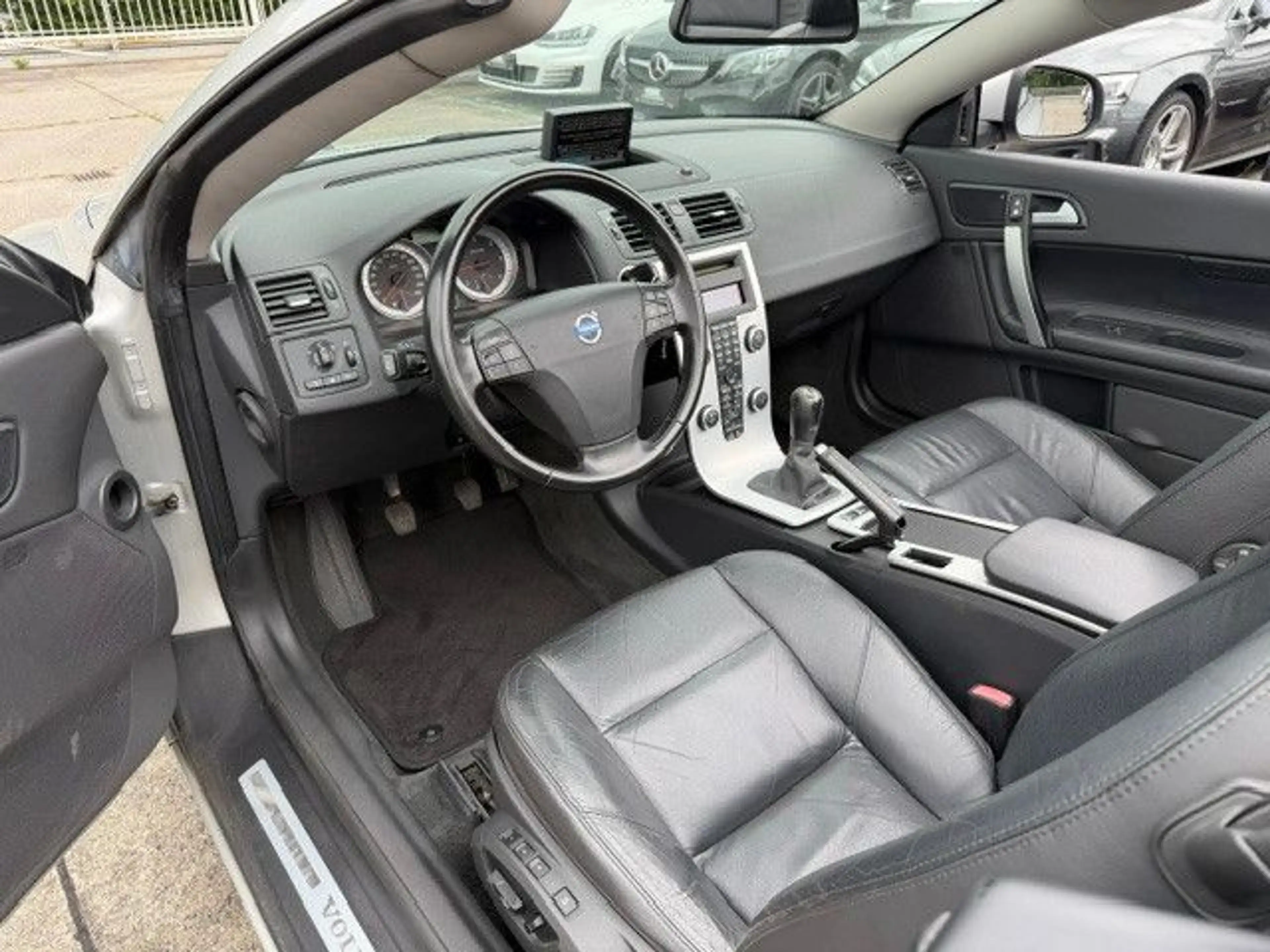 Volvo C70 Cabriolet 2.0 D Summum — photo 14