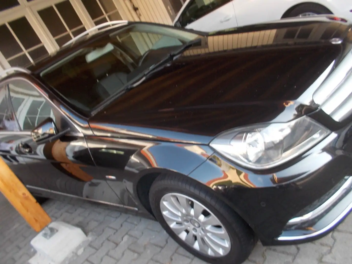 Mercedes-Benz C 180 T CGI BlueEfficiency crna - 2