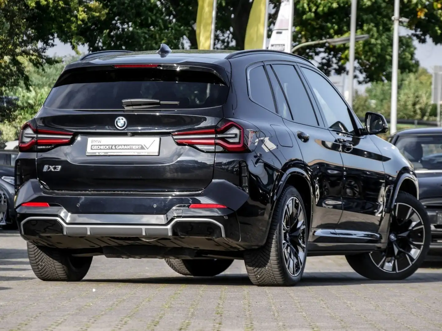 BMW iX3 Impressive M Sport AHK DA Prof. H/K PA+ LED HuD DA Schwarz - 2
