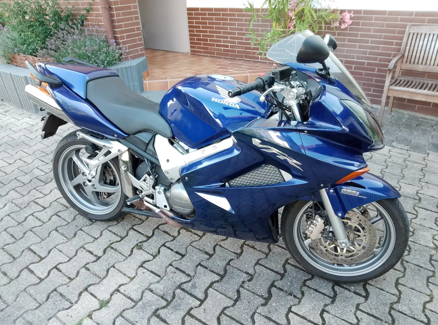 Honda VFR 800 -Interceptor-VTEC-ABS-RC46/2- Modrá - 1