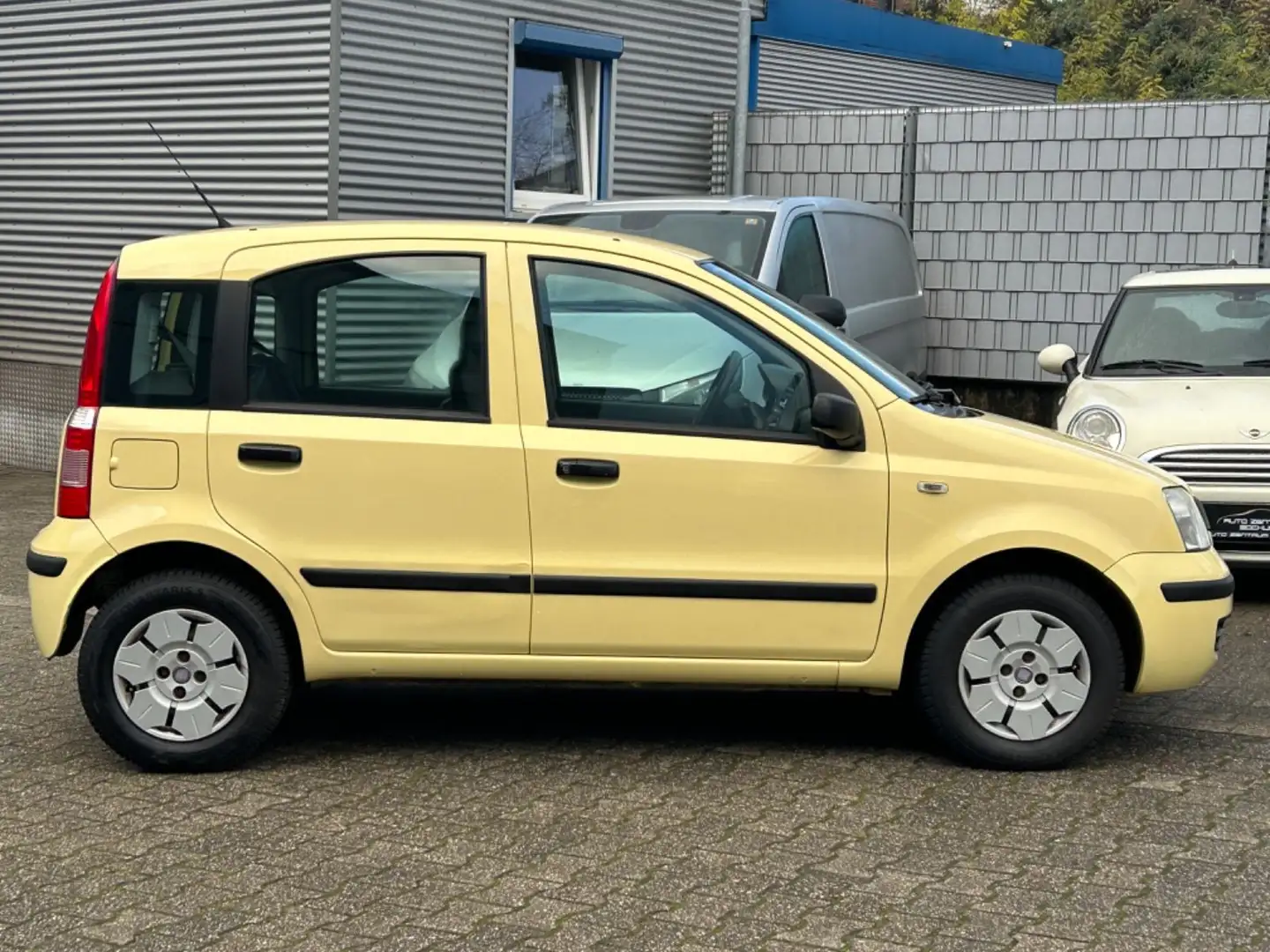 Fiat Panda 1.1 8V Active Bluetooth City-Servo Amarillo - 2