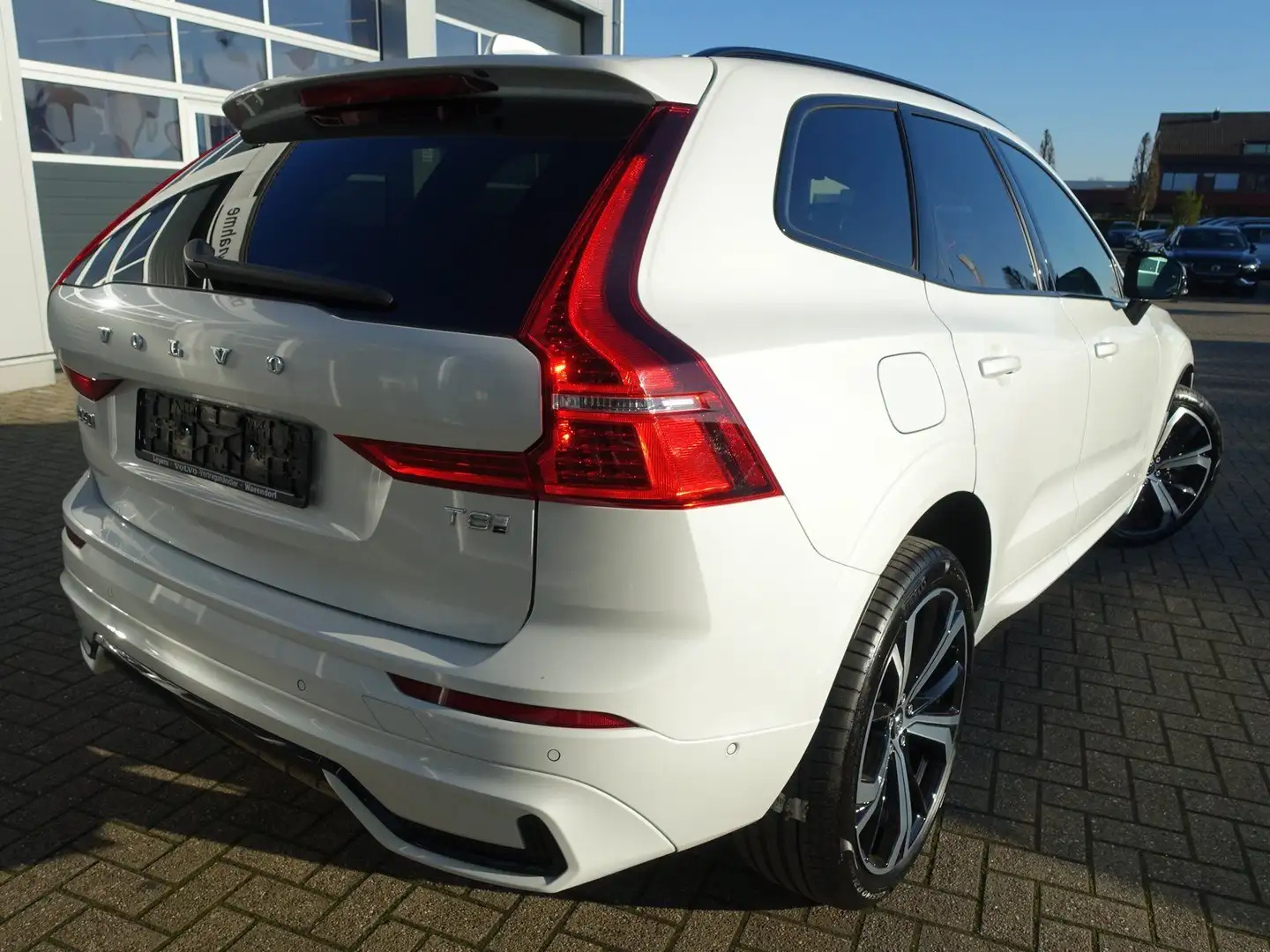 Volvo XC60 Plus, T8 AWD Plug-in Hybrid/Pano/FourC/BLS Weiß - 2