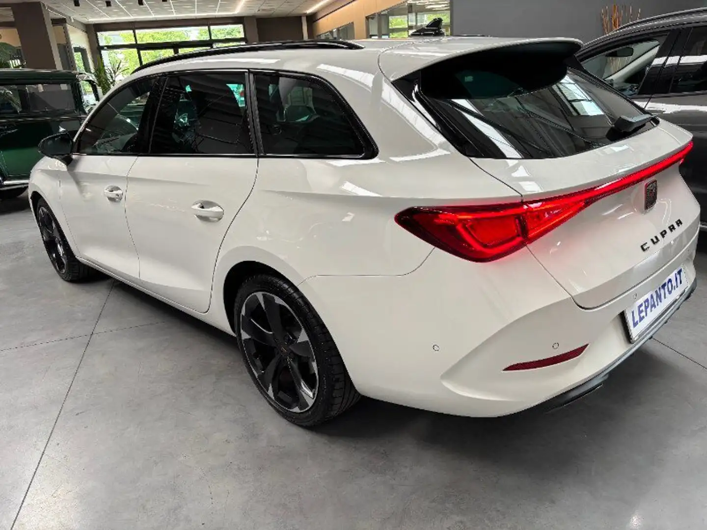 CUPRA Leon Leon Sportstourer 1.5 Hybrid 150 CV DSG Bianco - 2