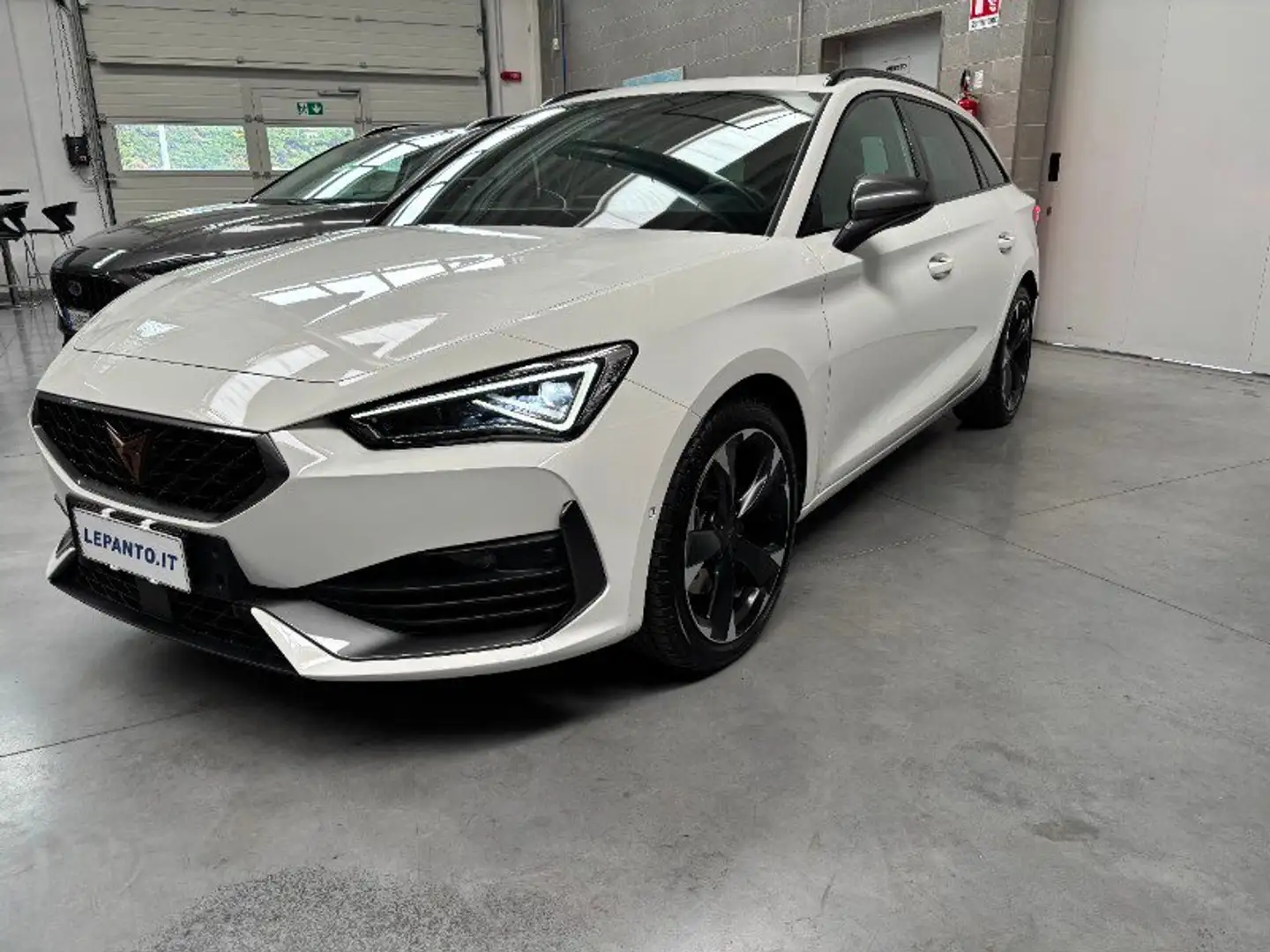 CUPRA Leon Leon Sportstourer 1.5 Hybrid 150 CV DSG Bianco - 1