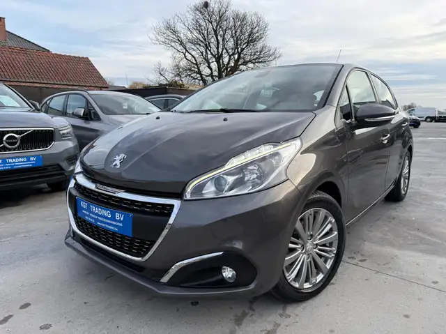 Peugeot 208 1.2i 5-DEURS NAVIGATIE CARPLAY BLUETOOTH PDC ALU