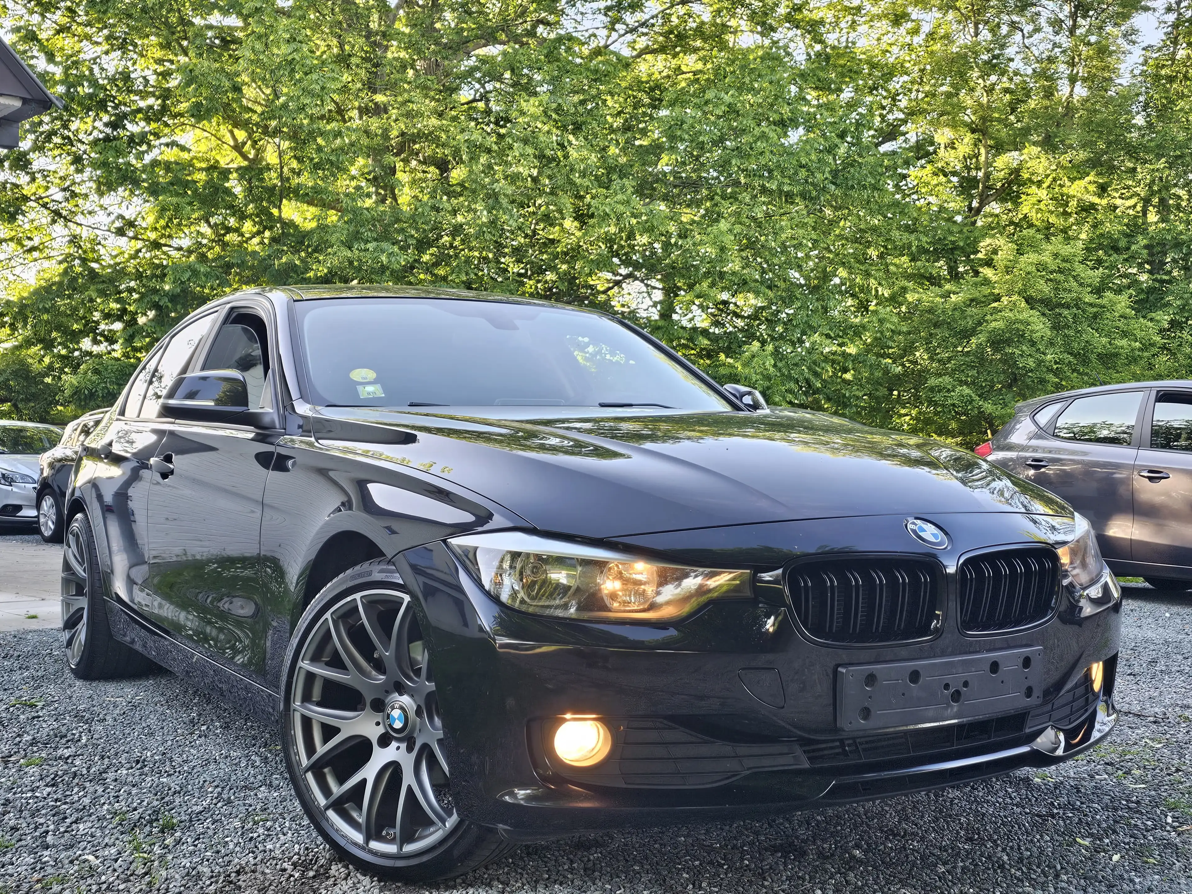 BMW 316 dA * AUTOMAT. * NAVI+CRUISE.C+ P RADAR+...* CAR PASS *