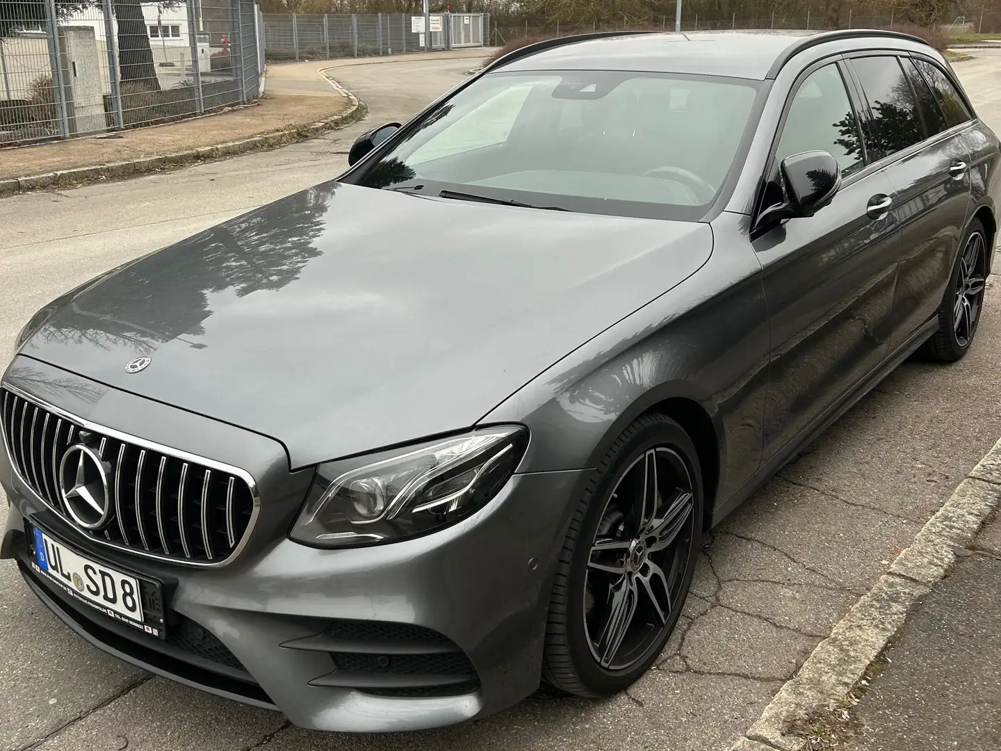 Mercedes-Benz E 400 E 400 d 4Matic T 9G-TRONIC. AMG- Line - 2