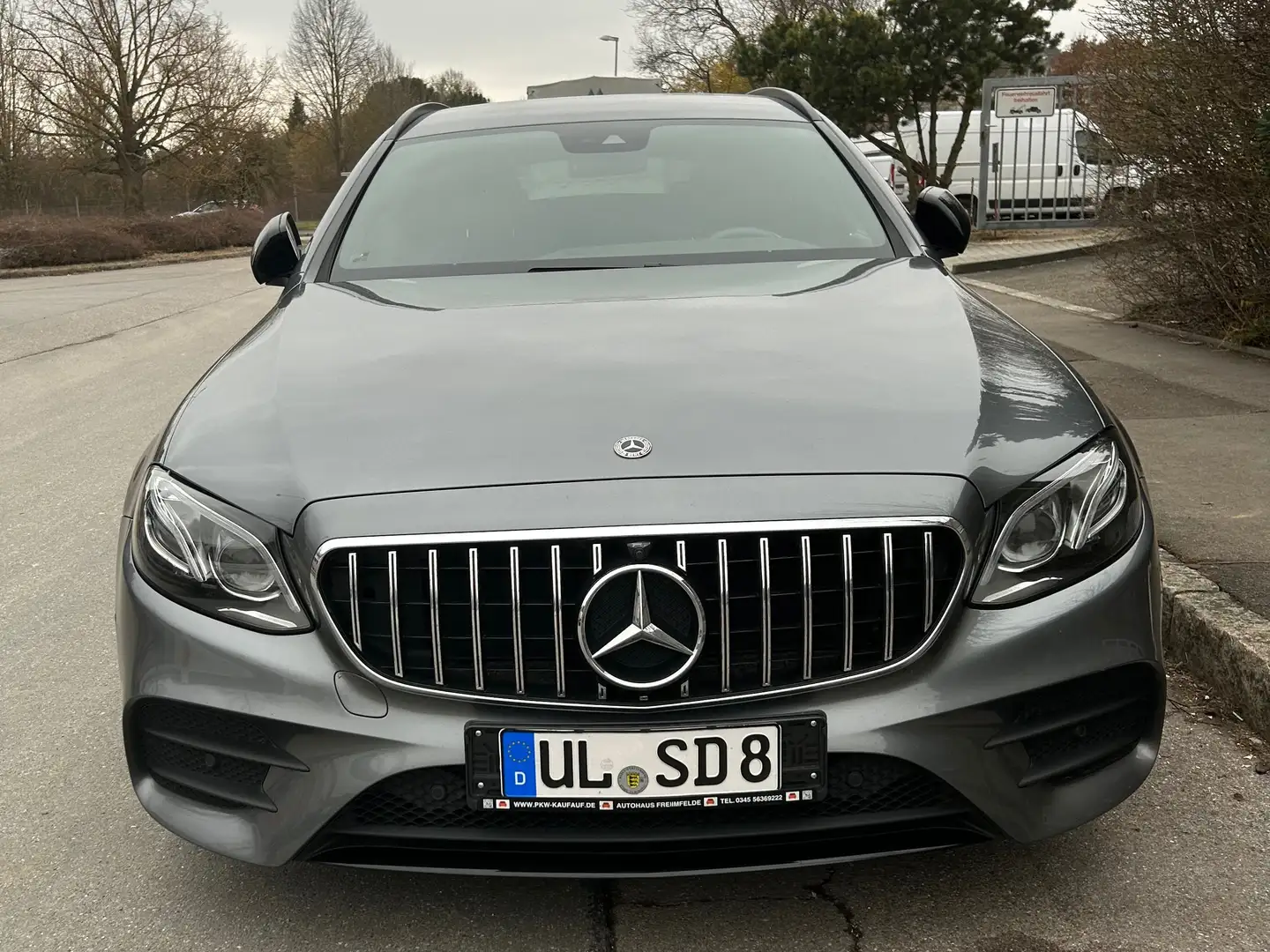 Mercedes-Benz E 400 E 400 d 4Matic T 9G-TRONIC. AMG- Line - 1