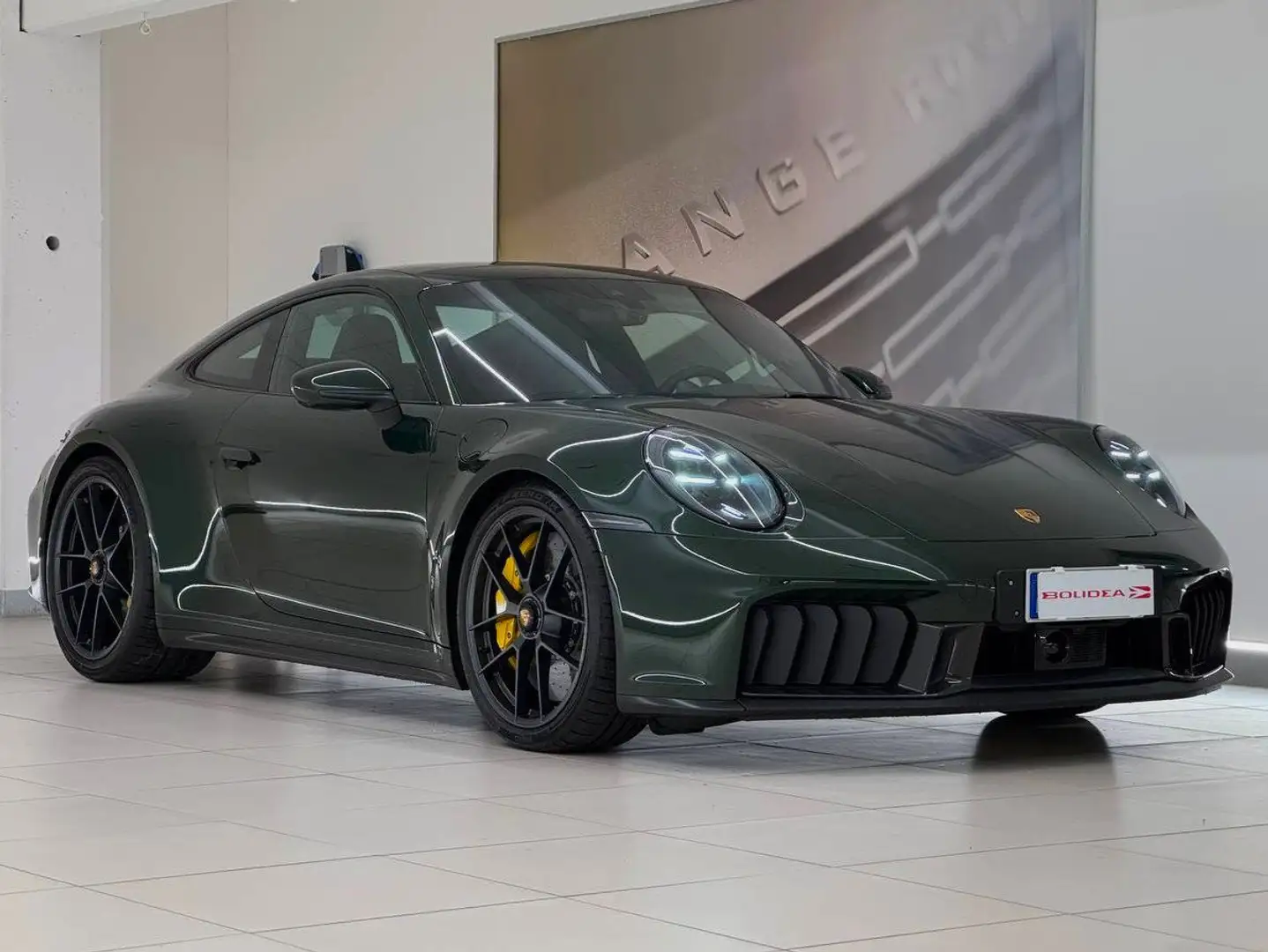 Porsche 992 911 Carrera 4 GTS Vert - 1