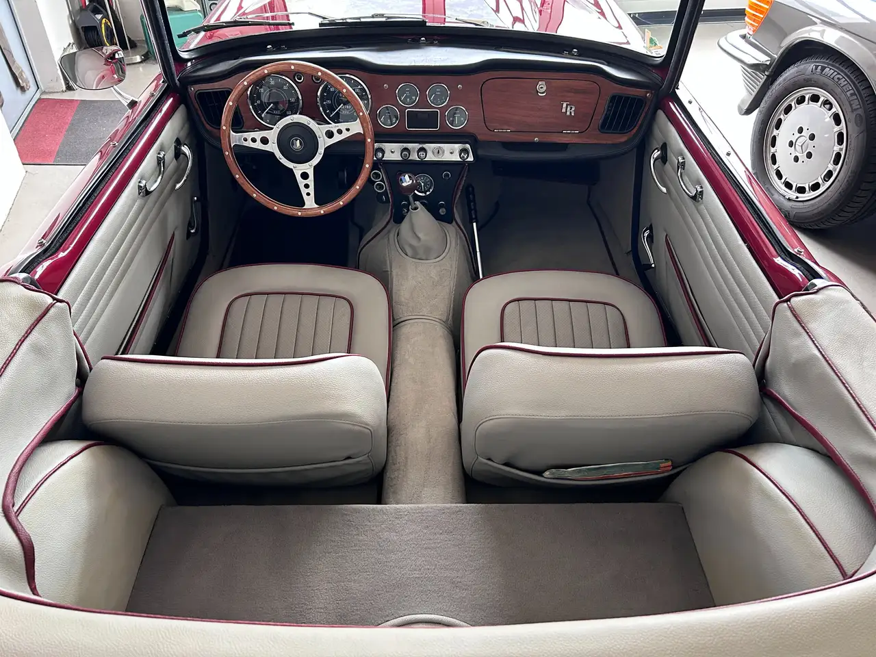 Triumph TR4 Cabriolet / Roadster aufwendig restauriert., foto 9