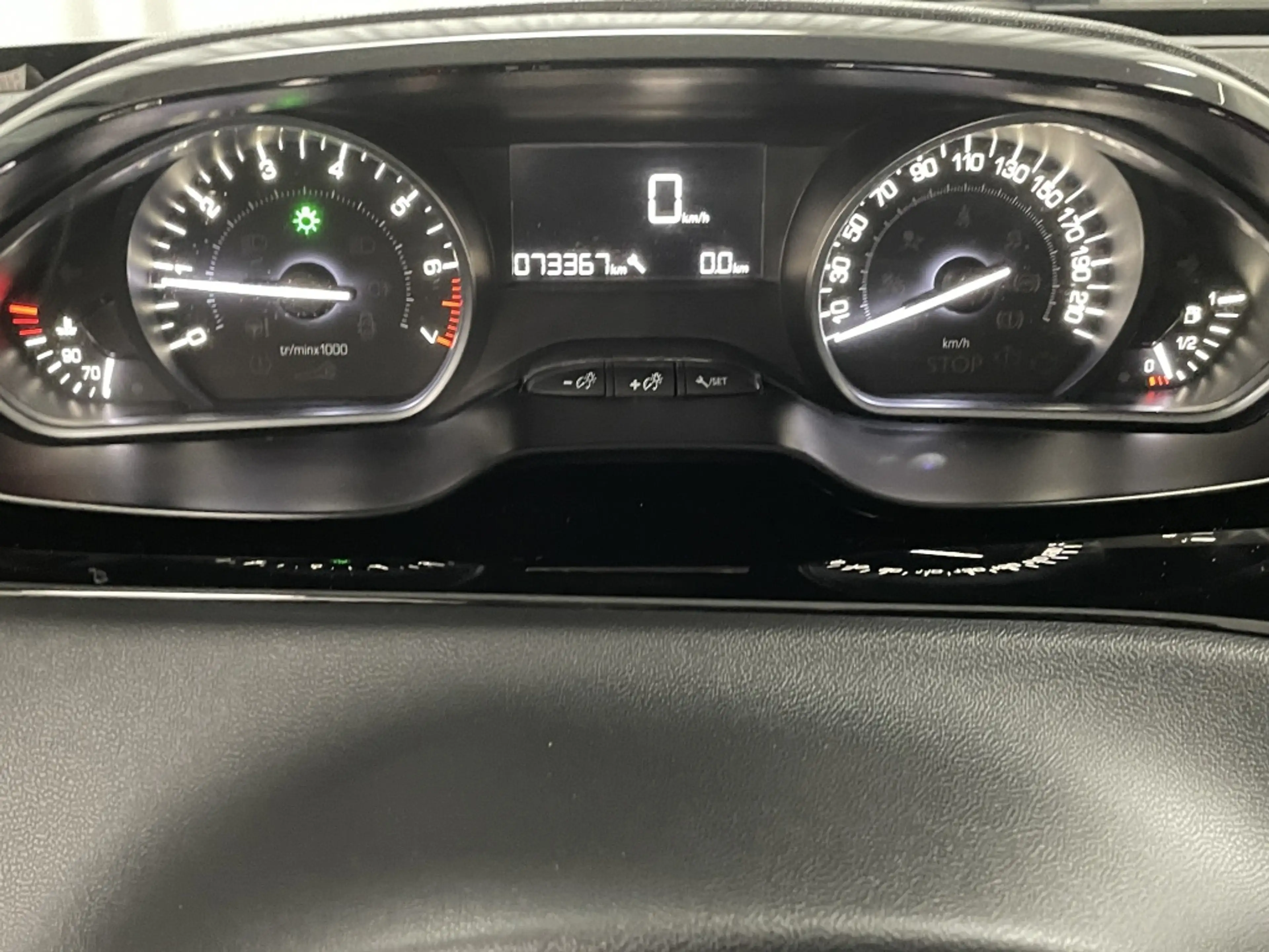 Peugeot 208 Blue Lion 82pk Airco | Cruise | 1.2 VTI 60KW/82PK — photo 31