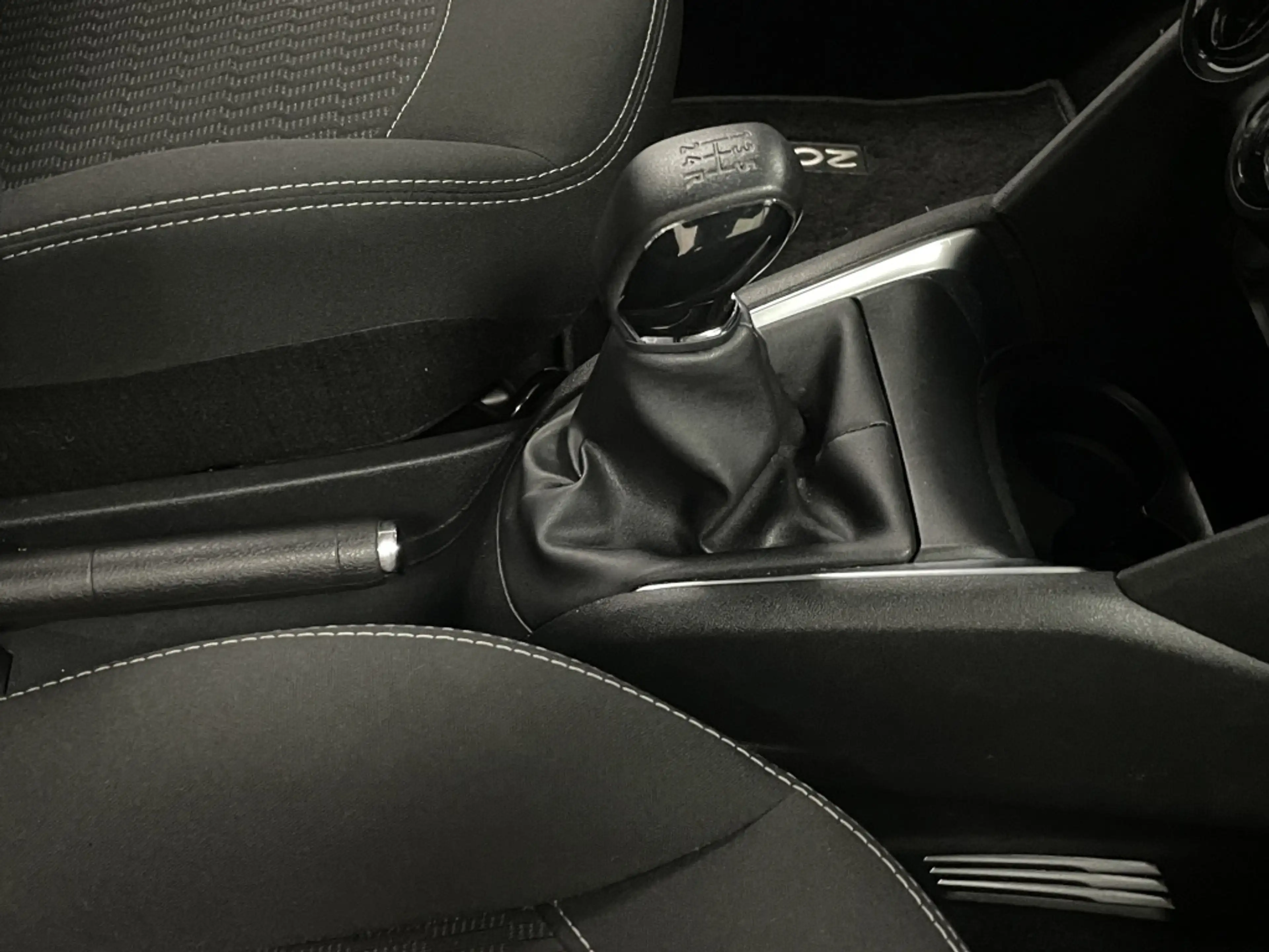 Peugeot 208 Blue Lion 82pk Airco | Cruise | 1.2 VTI 60KW/82PK — photo 23