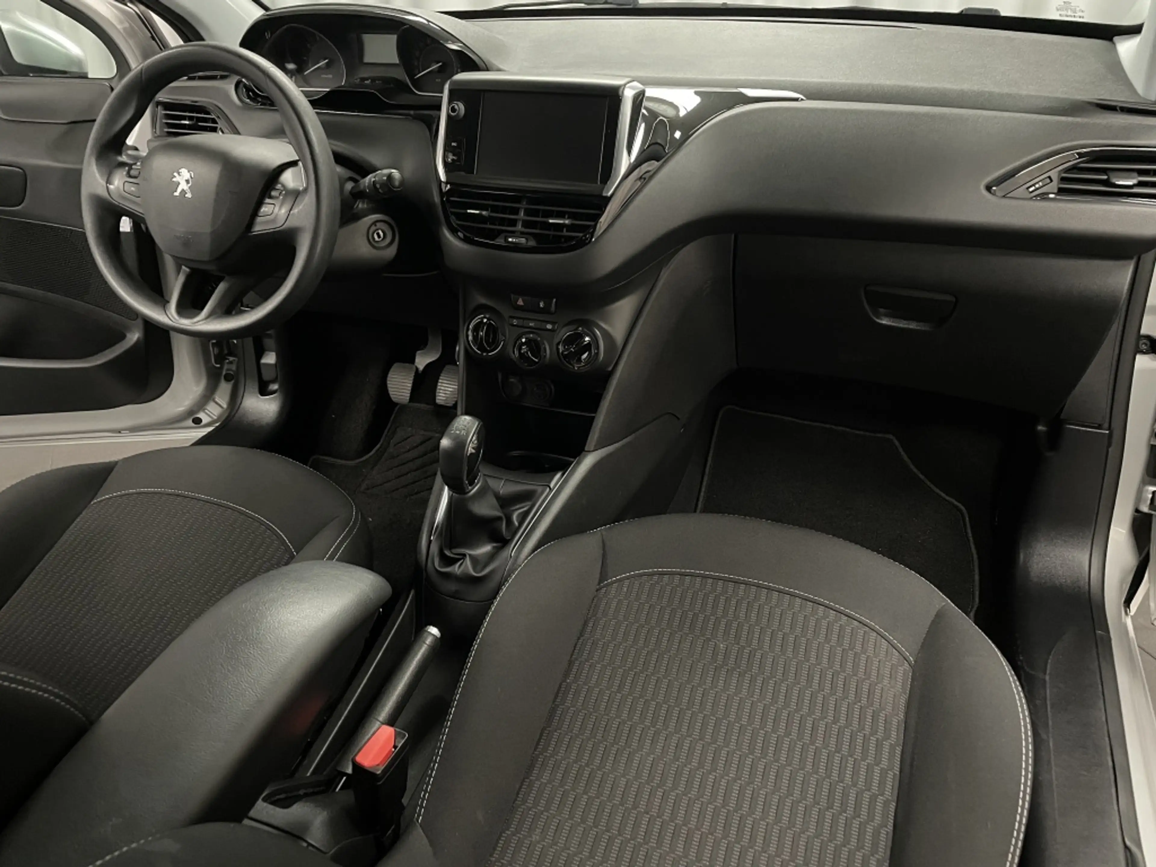 Peugeot 208 Blue Lion 82pk Airco | Cruise | 1.2 VTI 60KW/82PK — photo 18