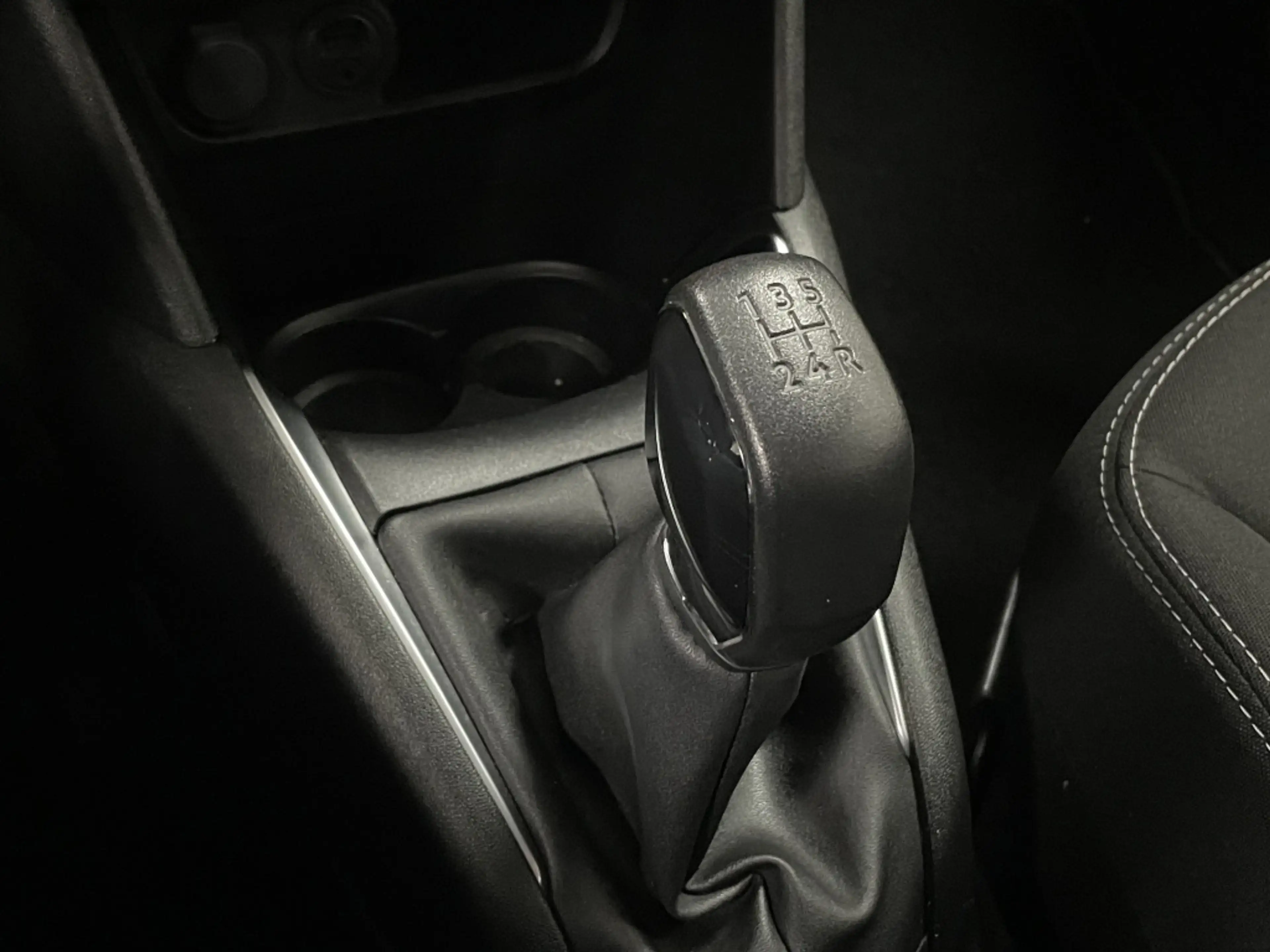 Peugeot 208 Blue Lion 82pk Airco | Cruise | 1.2 VTI 60KW/82PK — photo 33