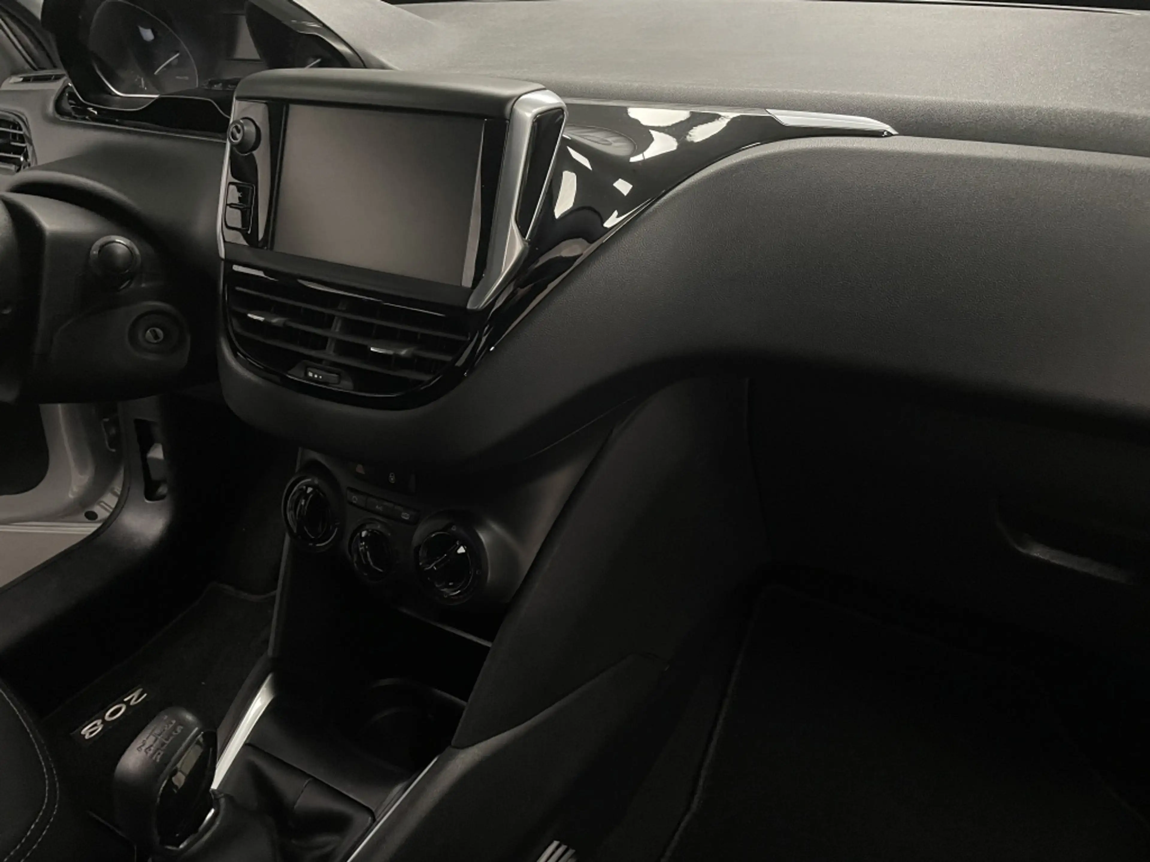 Peugeot 208 Blue Lion 82pk Airco | Cruise | 1.2 VTI 60KW/82PK — photo 22
