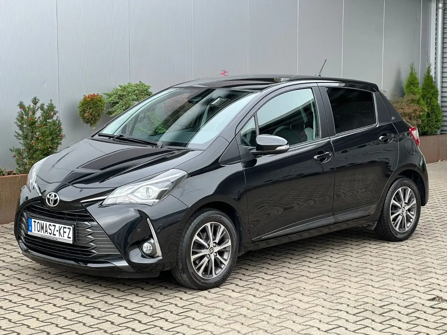 Toyota Yaris 1.5 Dual-VVT-iE Y20 Club*Kamera*SHz*AC*TÜV Schwarz - 2
