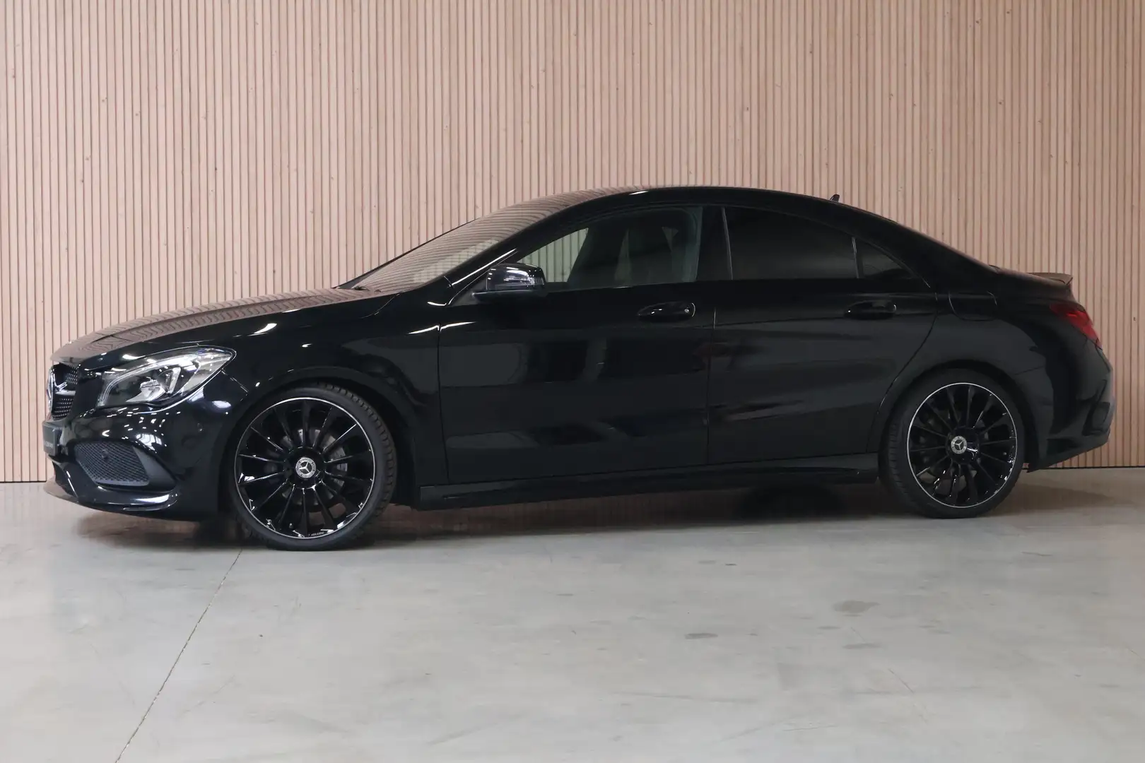 Mercedes-Benz CLA 180 CLA 180 AMG Line| Panodak| Prof pack| Design pack Negru - 1