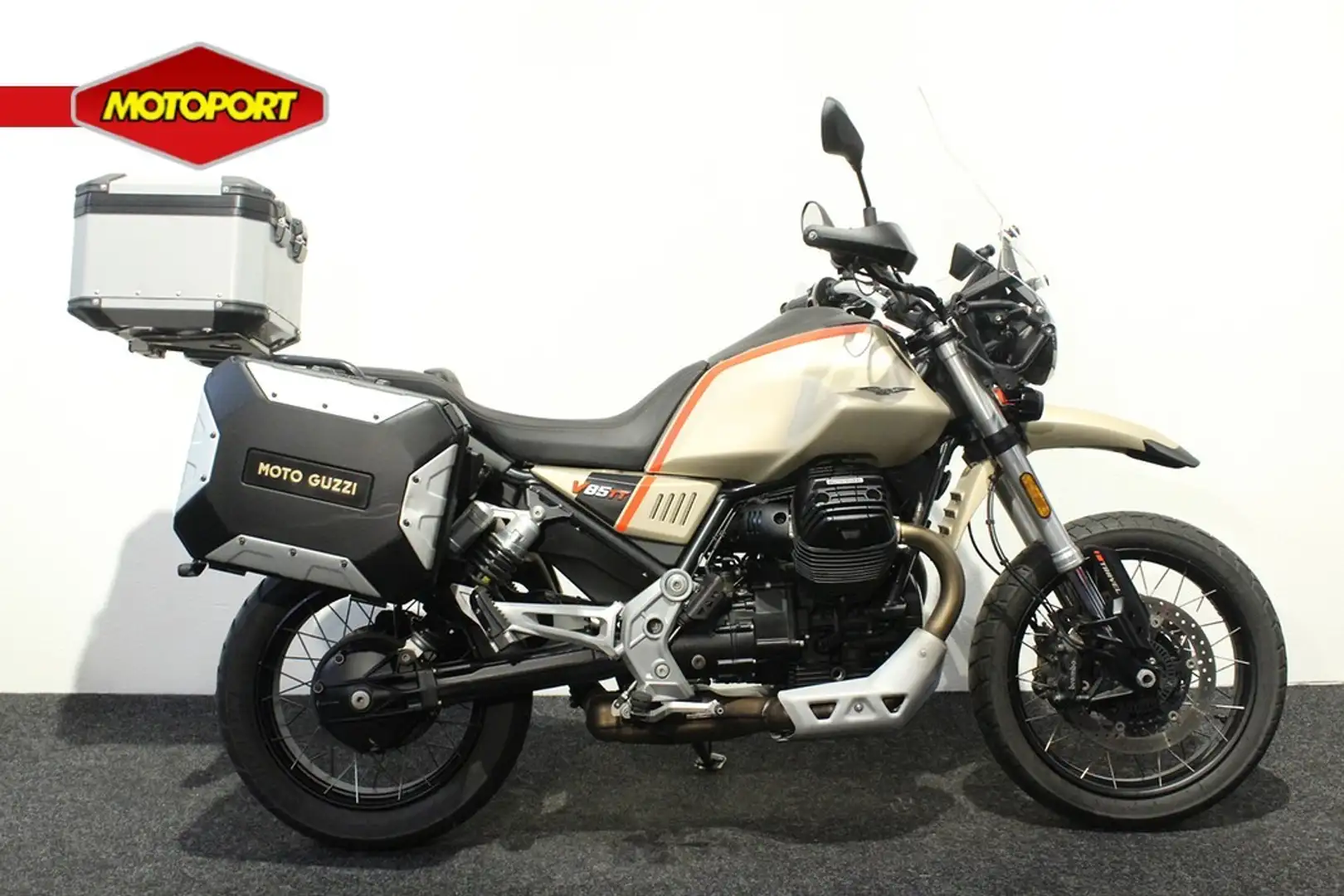 Moto Guzzi V 85 TT TRAVEL Zwart - 1