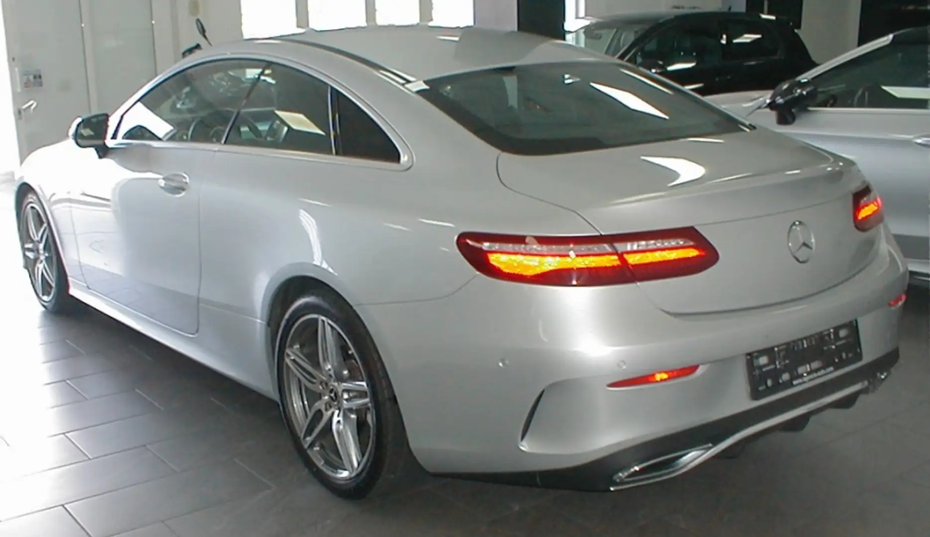 Mercedes-Benz E 220 Coupé 220d 9G-Tronic Plateado - 2