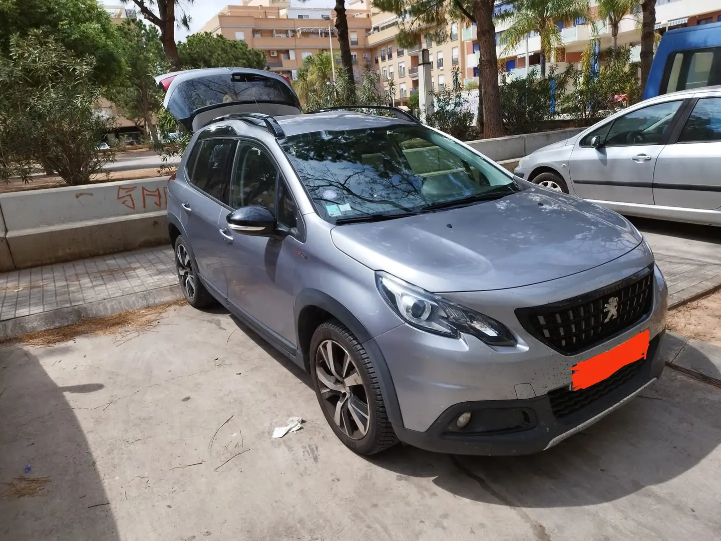Peugeot 2008 GT line,1.2, 110cv,111mil km,Automática aisin 6 Gris - 2