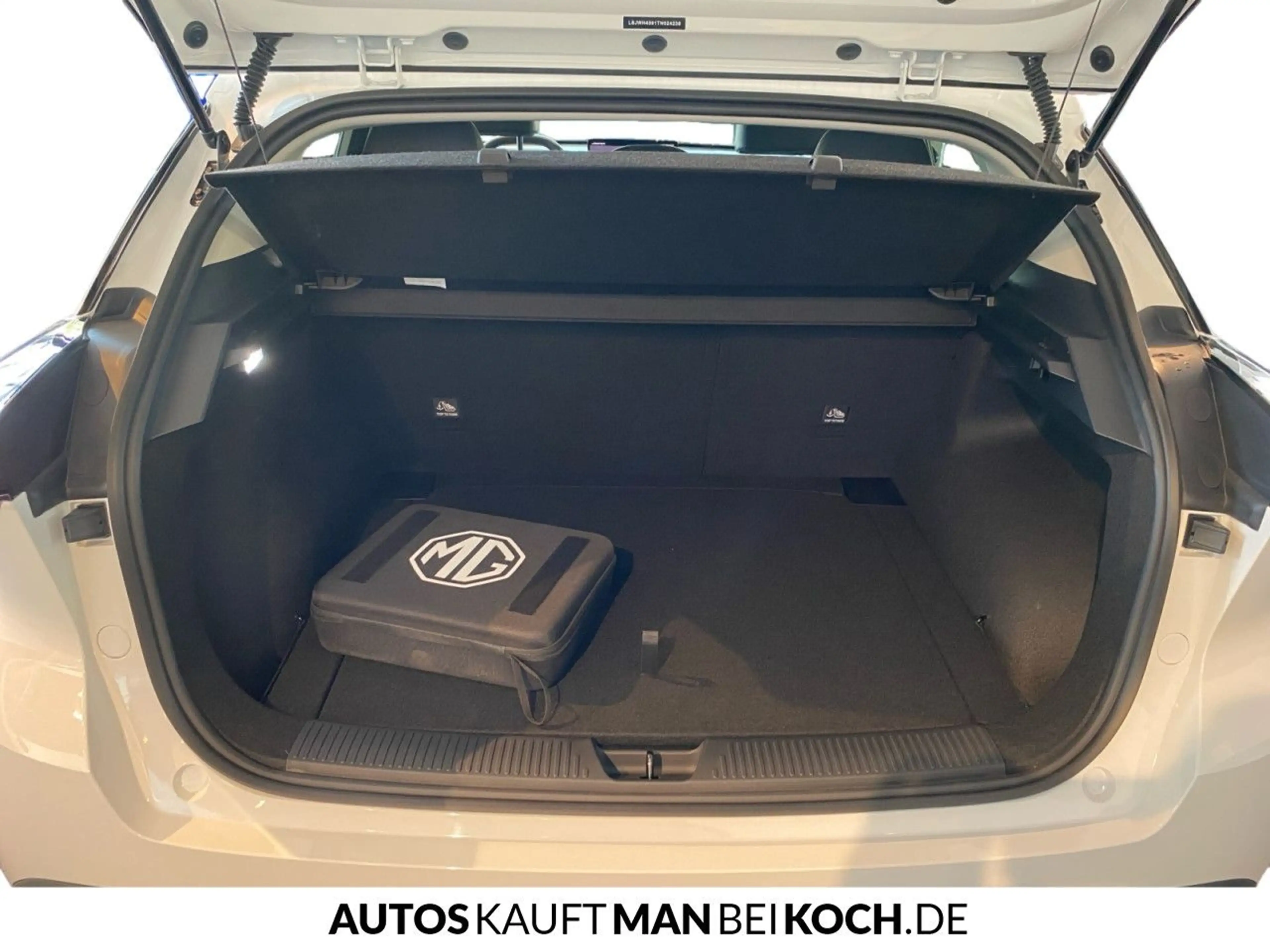 MG MG4 LUX Premium 64kWh MY26 ACC, Shz. Lenkrhz 360 — photo 12