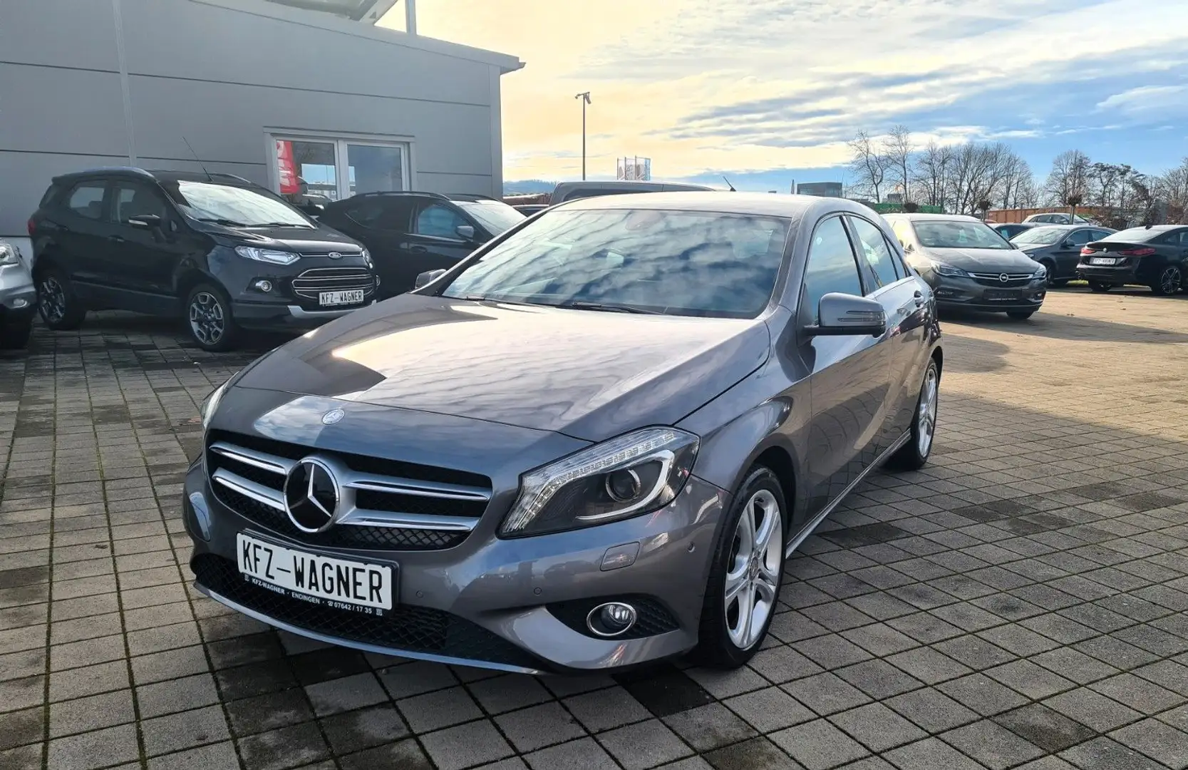 Mercedes-Benz A 200 Urban Sport Bi-Xenon NAVI PDC Grau - 2