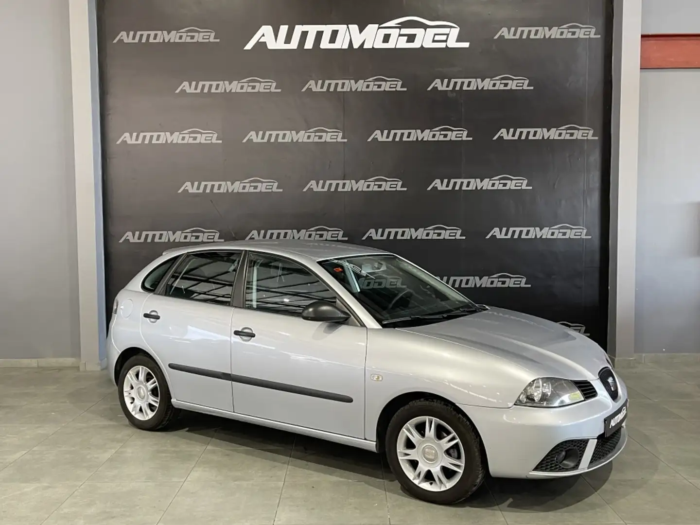 SEAT Ibiza 1.4 Reference 85 Plateado - 1