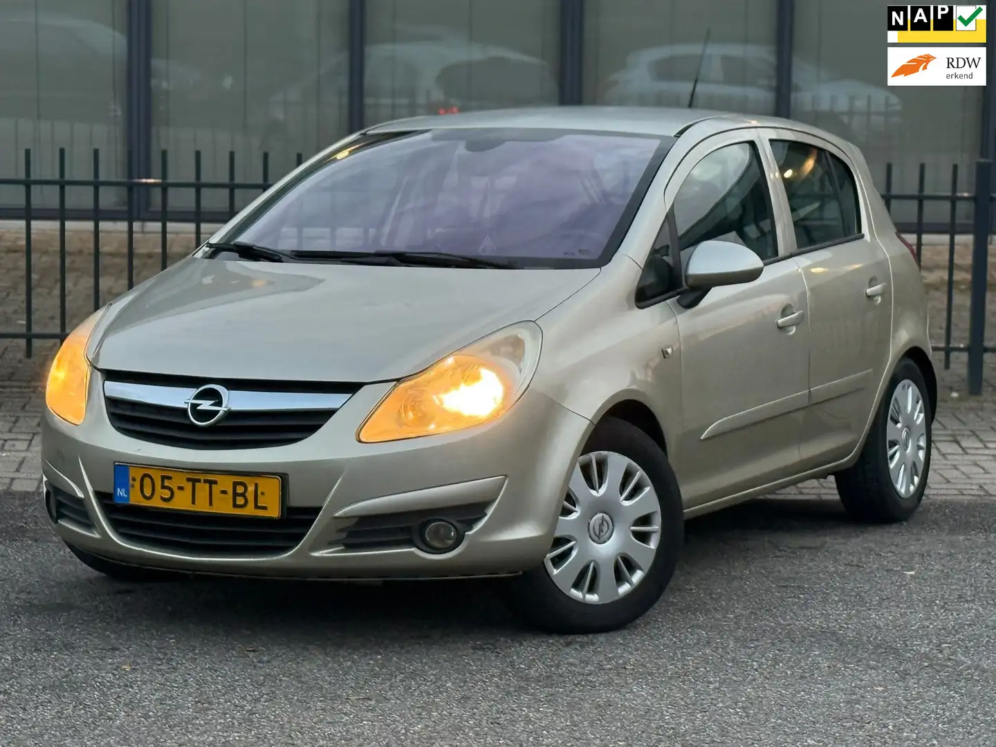 Opel Corsa 1.2 / APK / Leuke opties! / 16V Enjoy Beige - 1