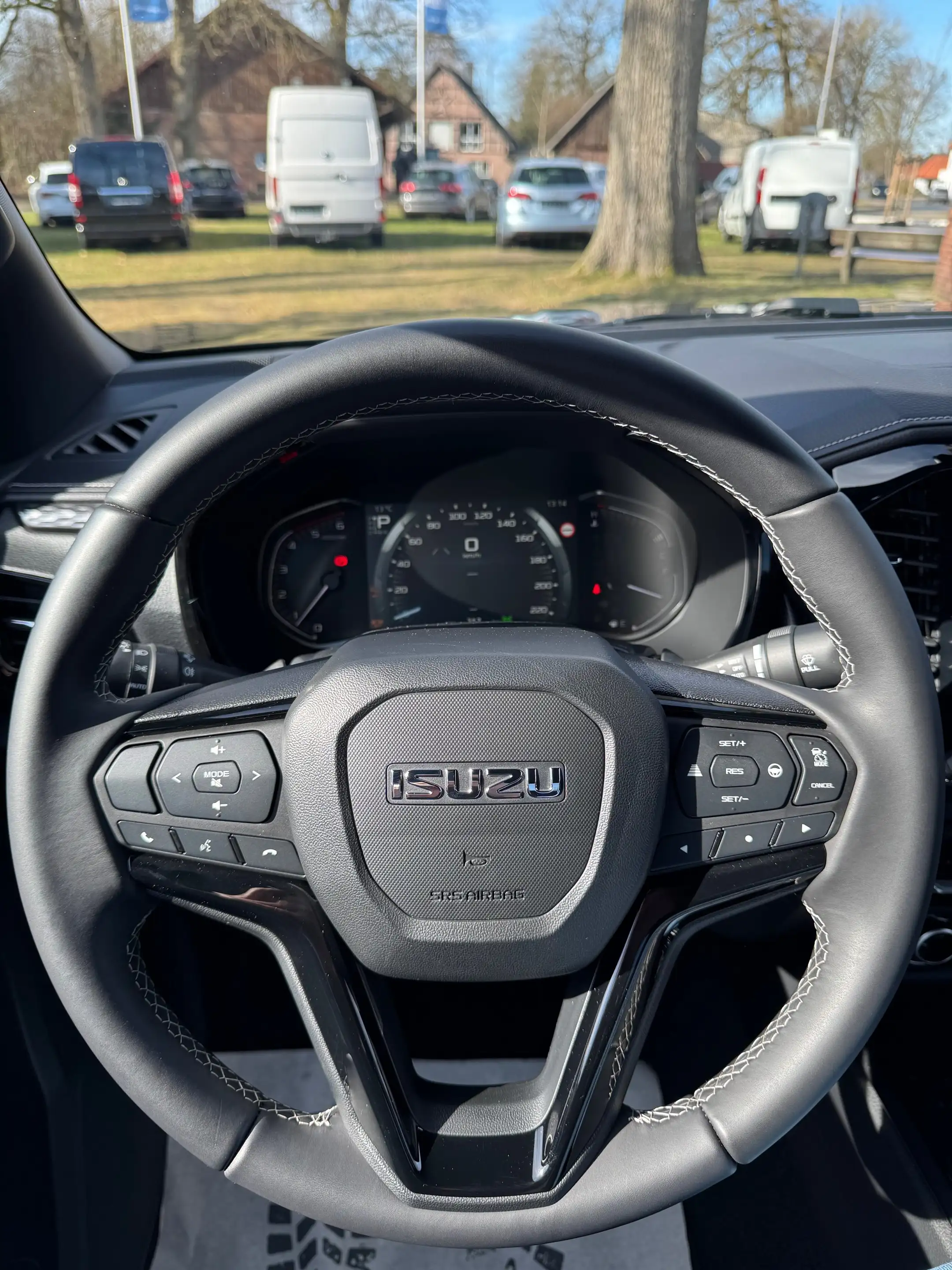 Isuzu D-Max 1.9l Space Cab 4x4 V-CROSS A/T — photo 8