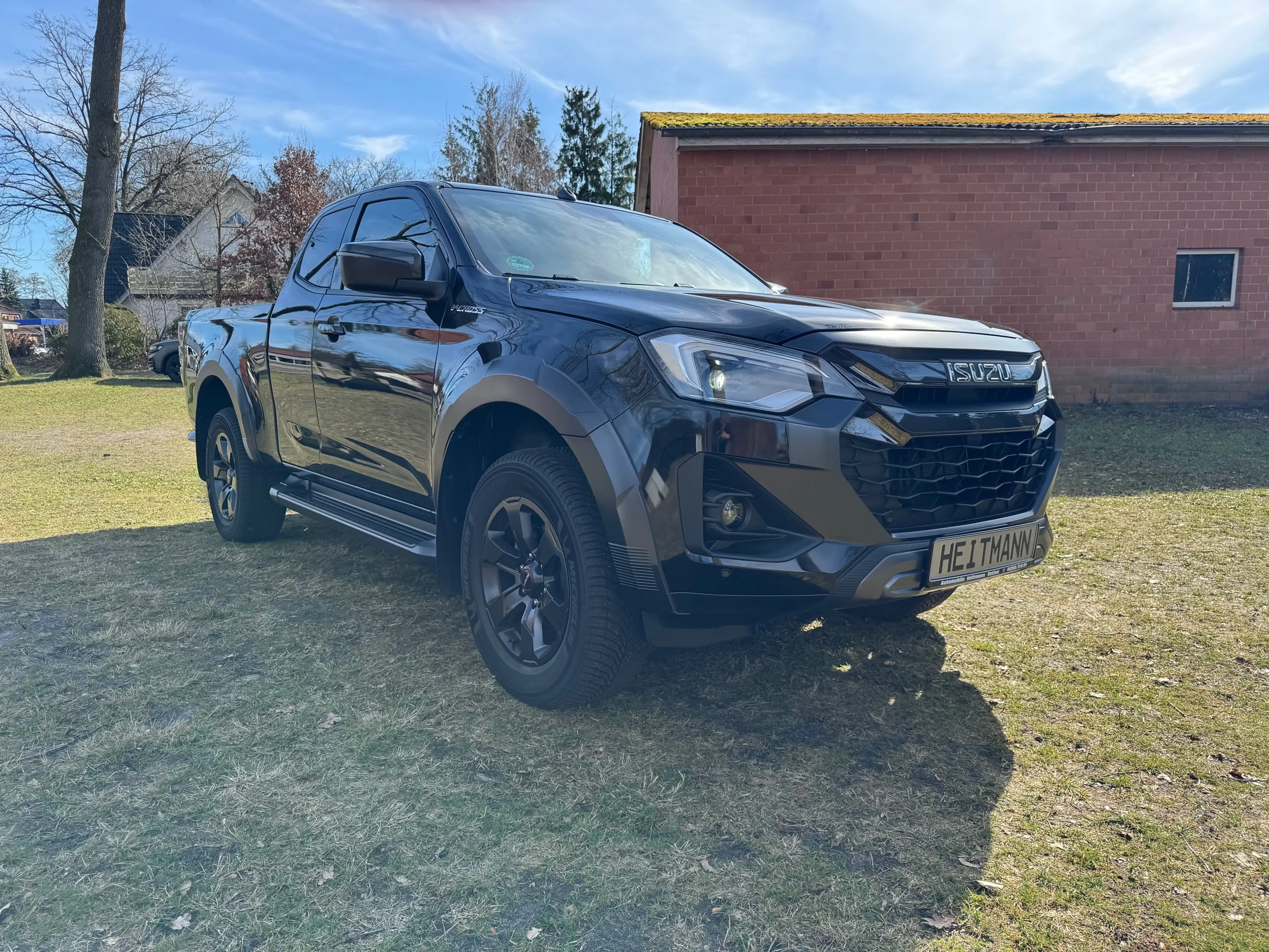 Isuzu D-Max 1.9l Space Cab 4x4 V-CROSS A/T — photo 3