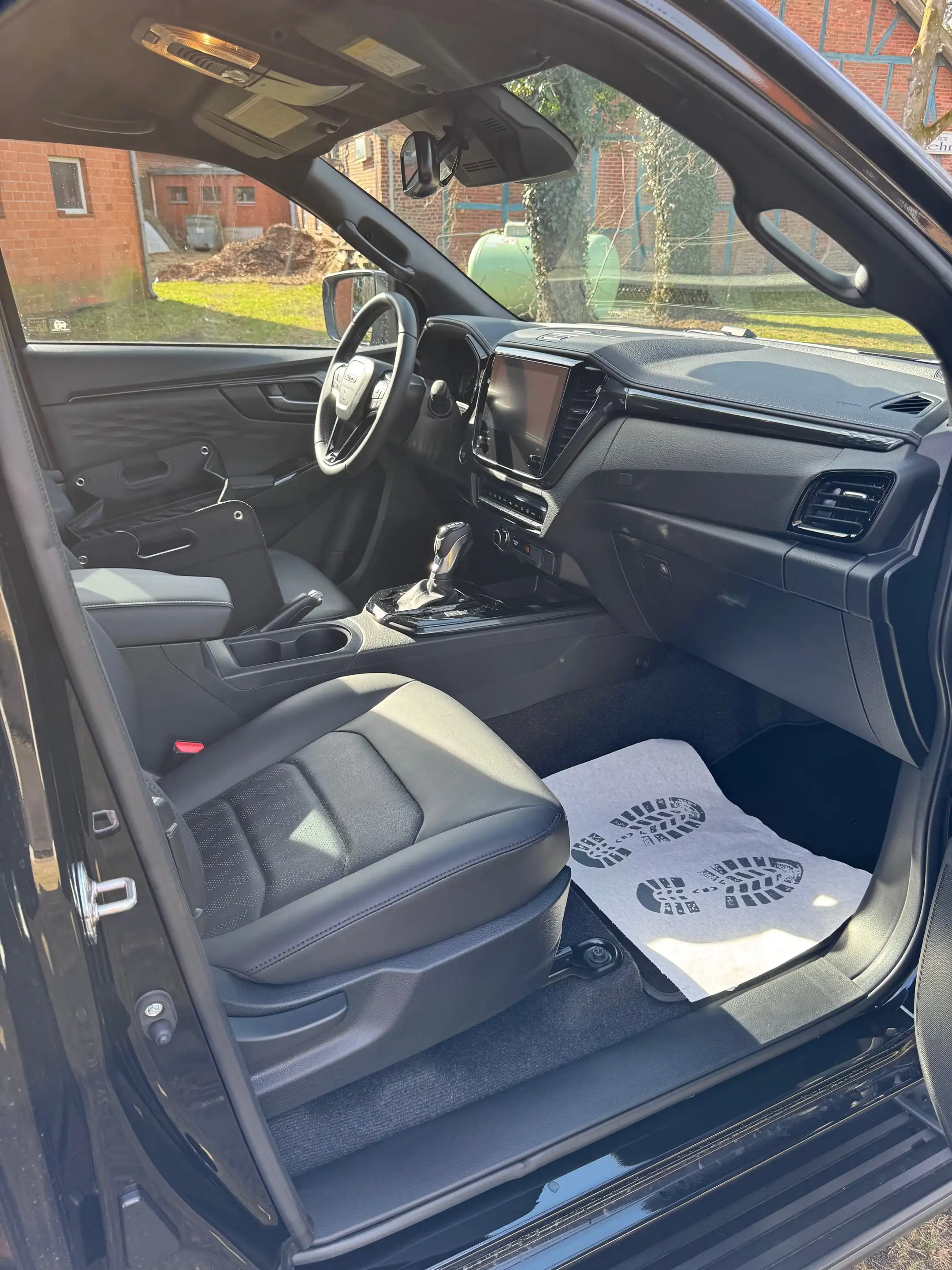 Isuzu D-Max 1.9l Space Cab 4x4 V-CROSS A/T — photo 14