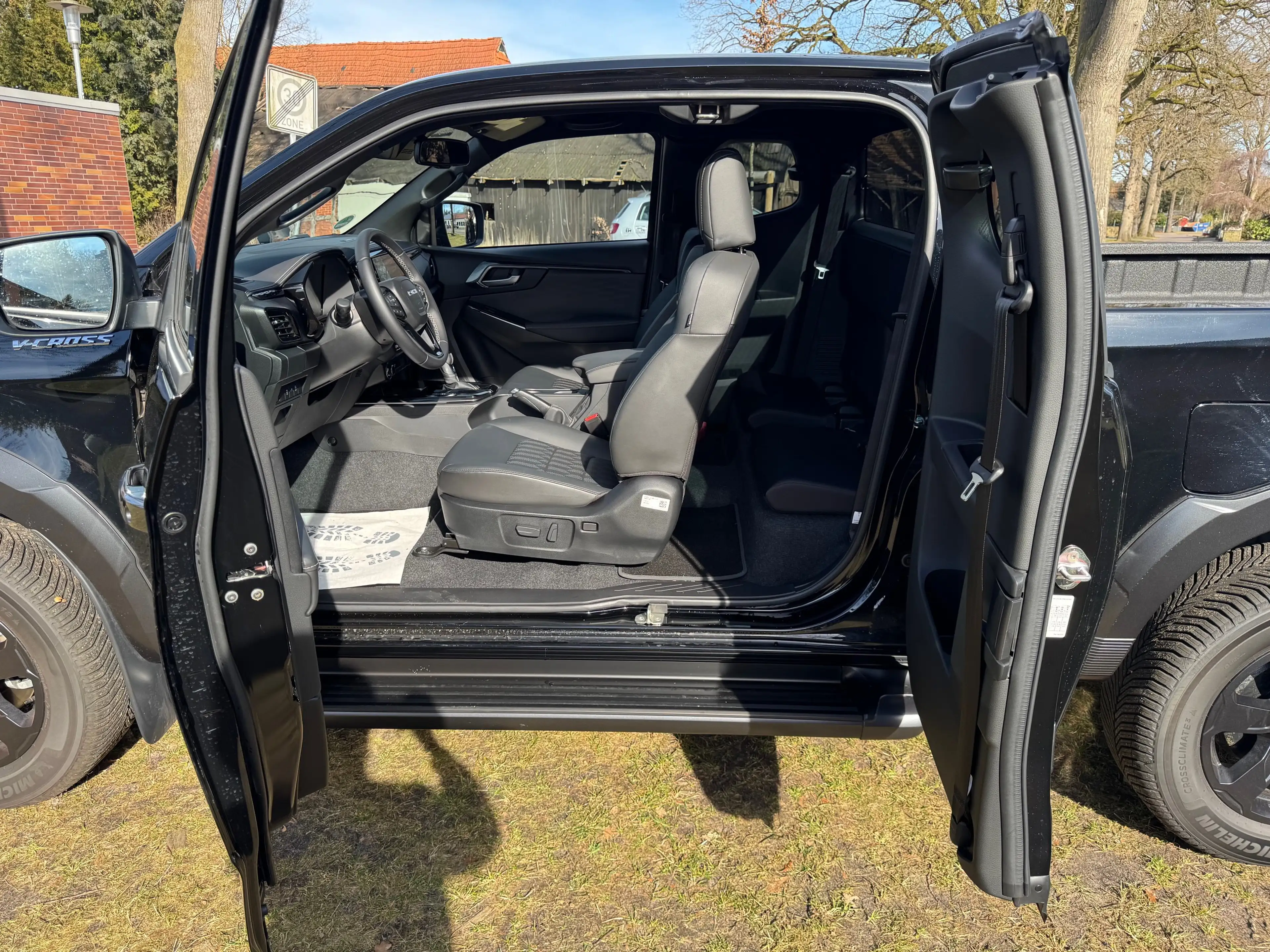 Isuzu D-Max 1.9l Space Cab 4x4 V-CROSS A/T — photo 12