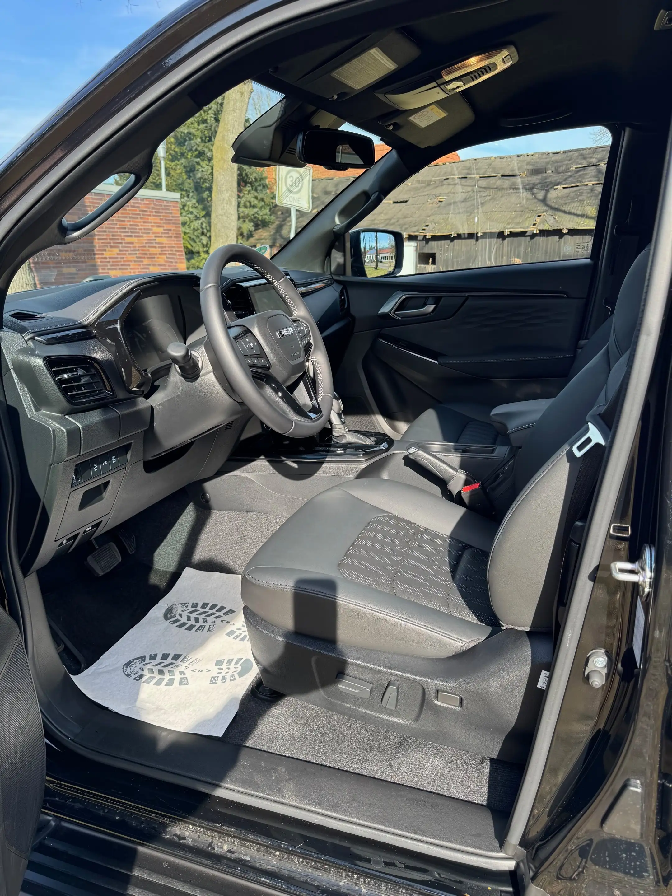 Isuzu D-Max 1.9l Space Cab 4x4 V-CROSS A/T — photo 7