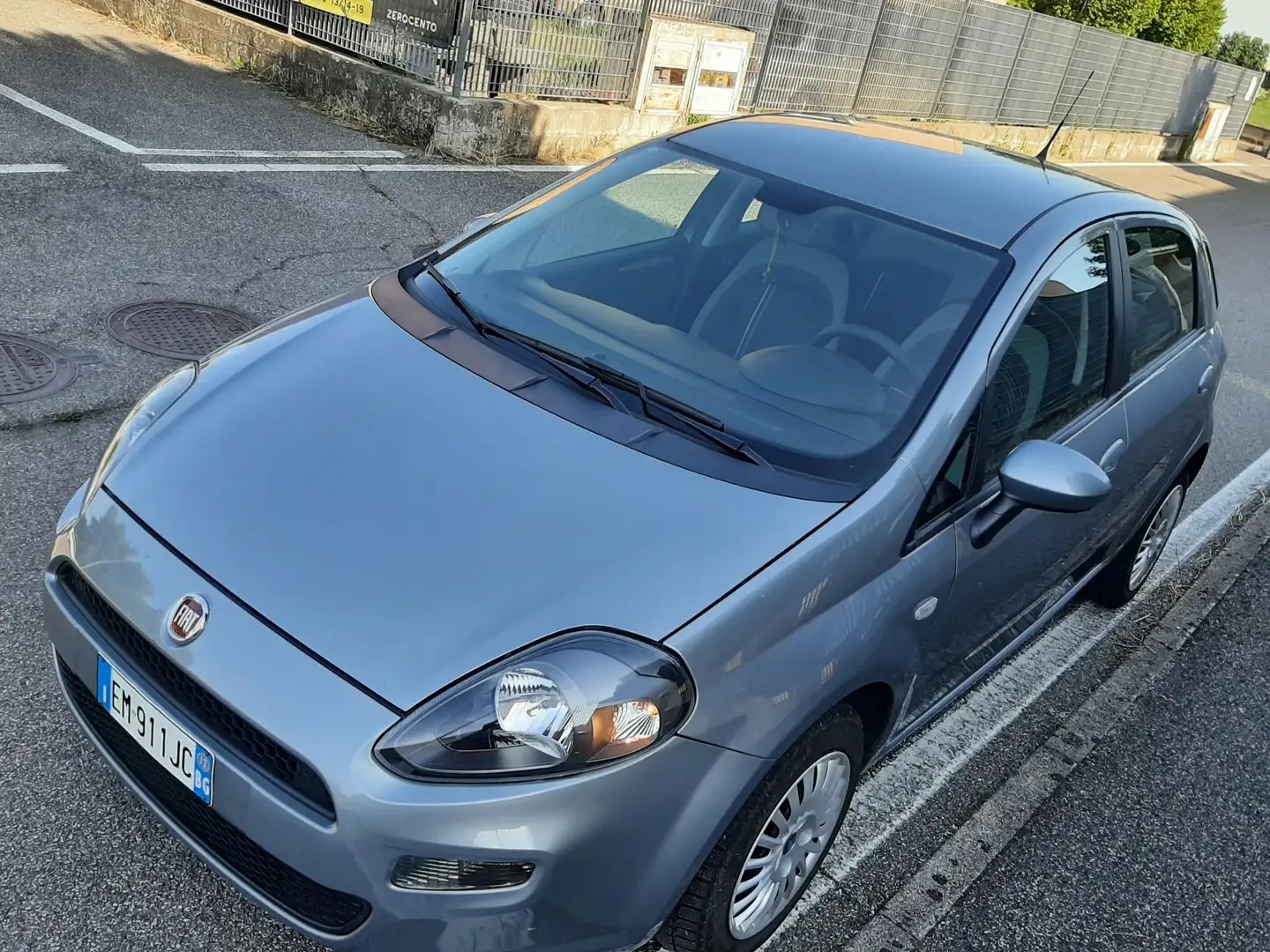 Fiat Punto Evo 5p 1.4 Dynamic s&s 77cv Grijs - 1