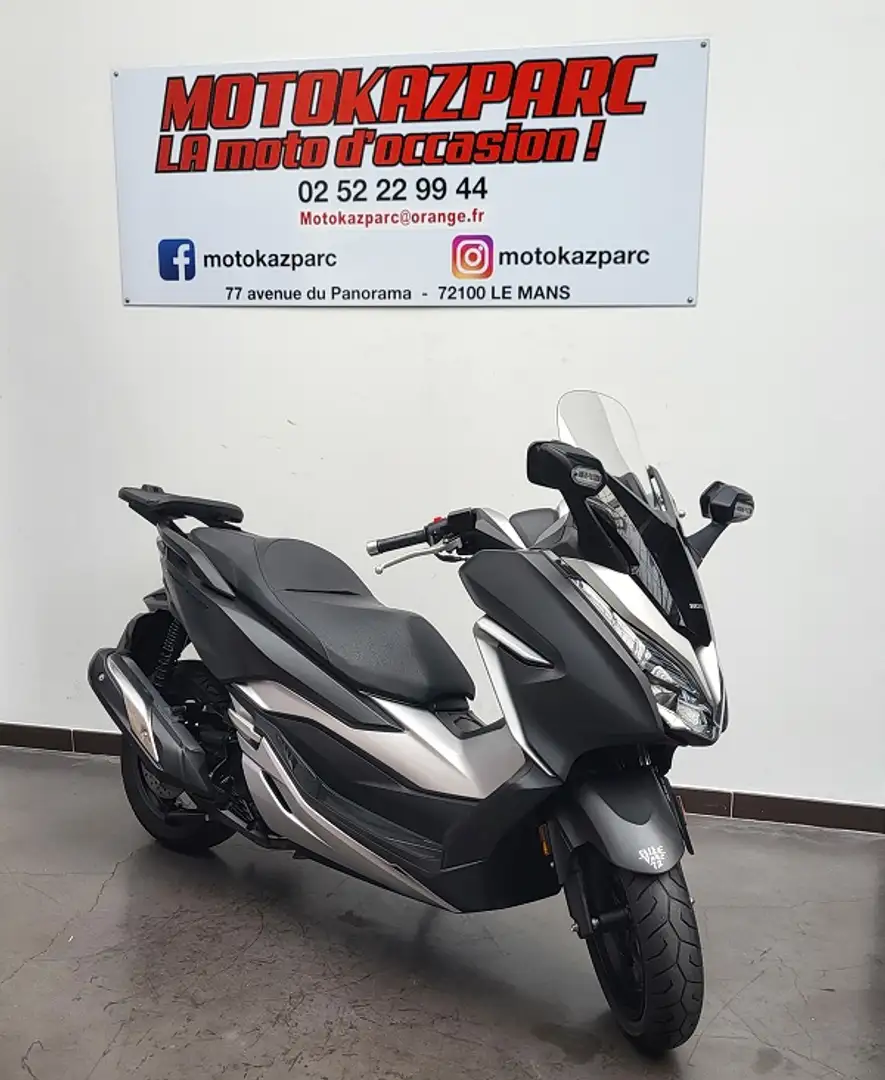 Honda Forza 300 Argent - 1