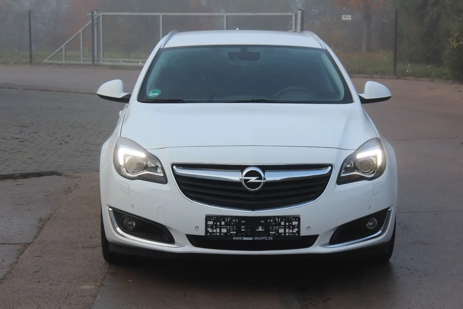 Opel Insignia A Sports Tourer Innovation Blanc - 2