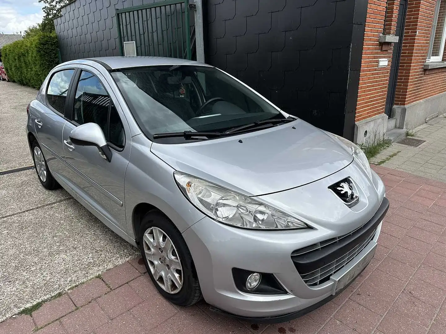 Peugeot 207 1.4 I MET 114DKM HANDELAARS & EXPORT Gris - 2