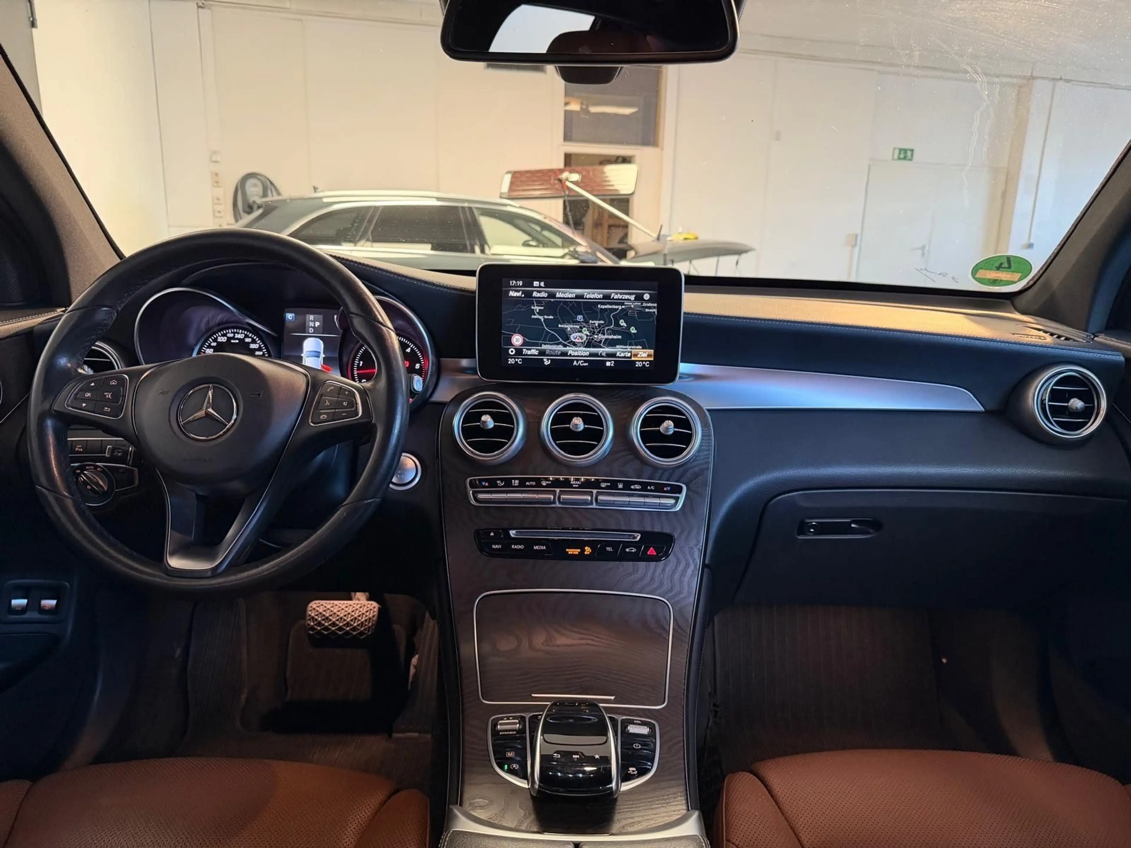 Mercedes-Benz GLC 350 D 4M*AMG-LINE*LEDER*LED*NAVI*CAM*AHK*MEM — photo 11