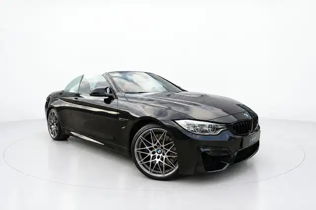 BMW M4 view 3