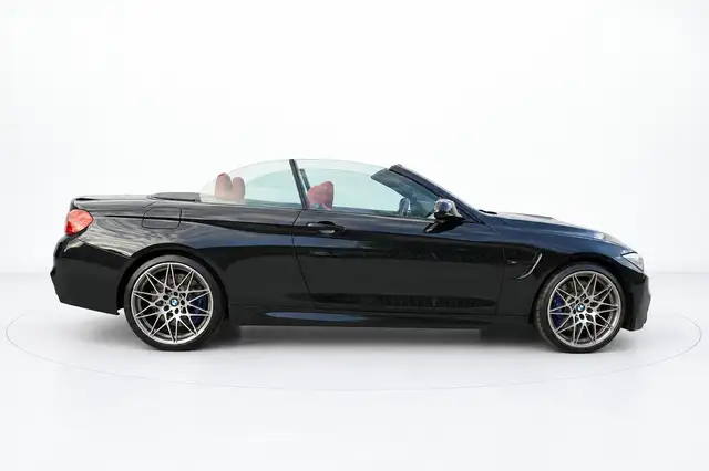 BMW M4 view 4