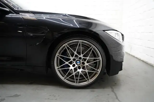 BMW M4 view 9
