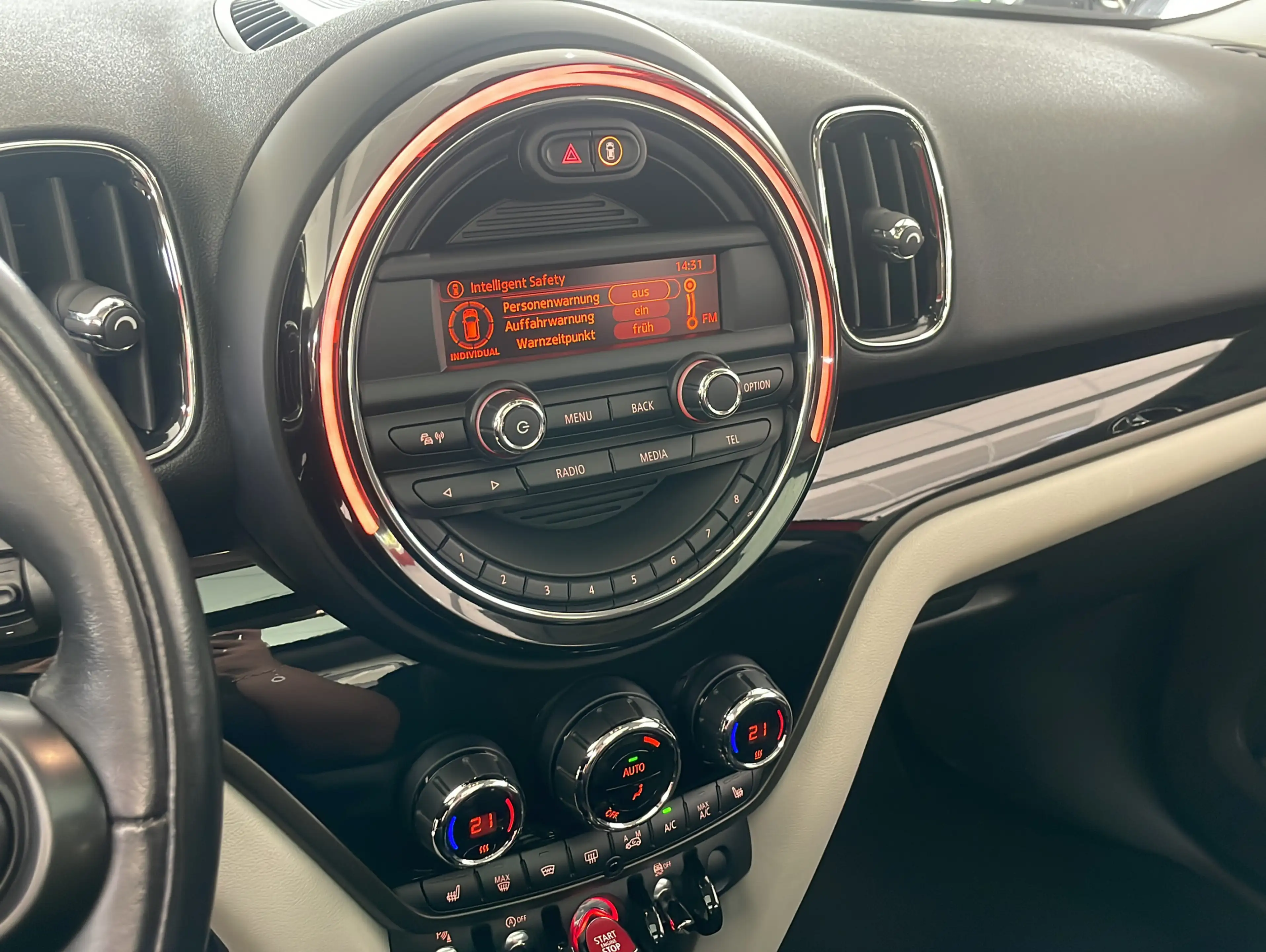 MINI Cooper Countryman - Automatik-LED-Panorama-Sitz — photo 10
