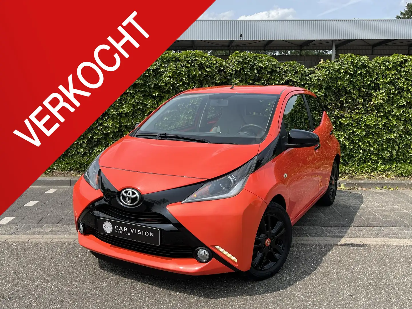 Toyota Aygo 1.0 VVT-i x * Airco * Camera * Edition * Apk 04-20 Oranje - 1