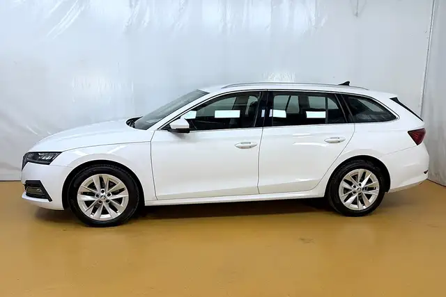 Skoda Octavia view 4
